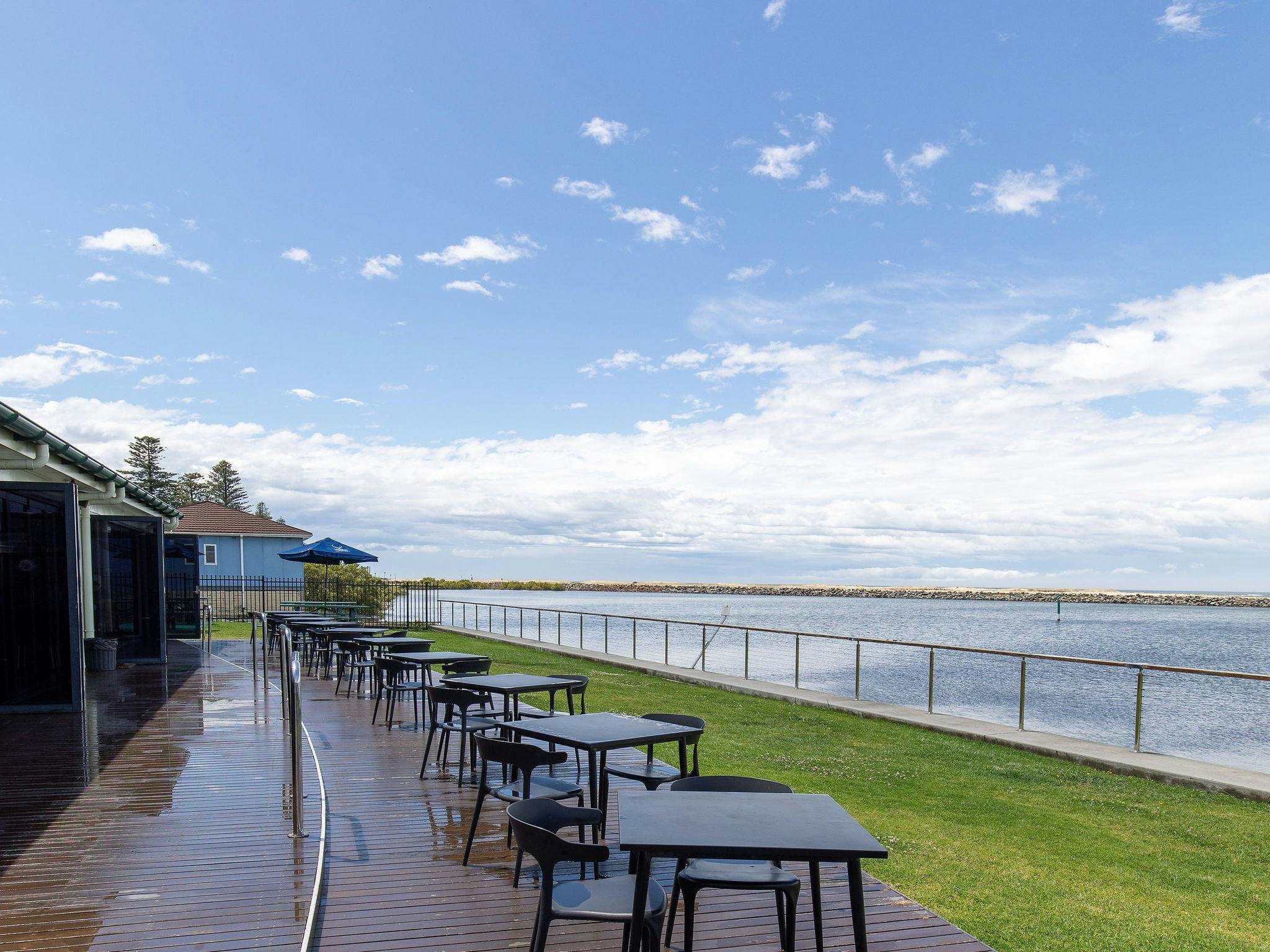waterfront views of the manning river