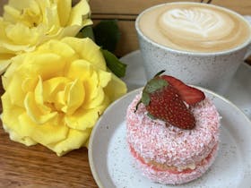 HOMEMADE JELLY CAKE + COFFEE