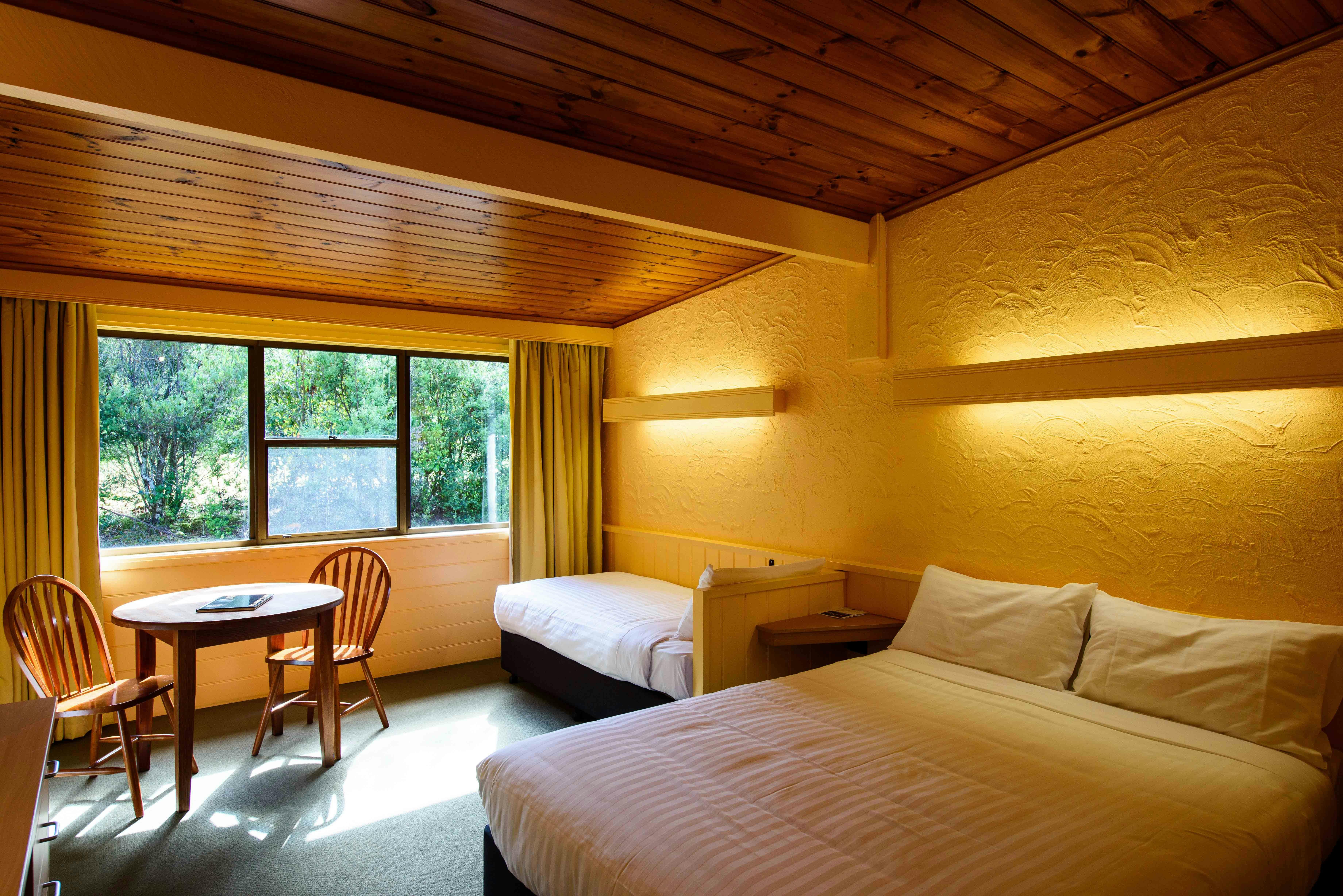 Ensuite room (Hilltop Standard)