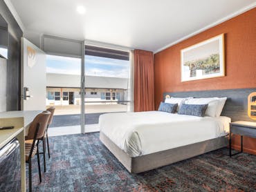 Nightcap at Horse & Jockey Hotel