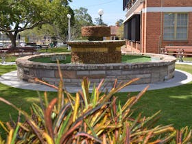 Bauer and Wiles Memorial Fountain