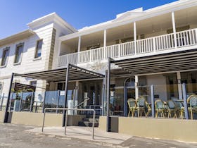 Front of The Bushmanu2019s Arms Hotel featuring a spacious alfresco dining area and elegant architecture