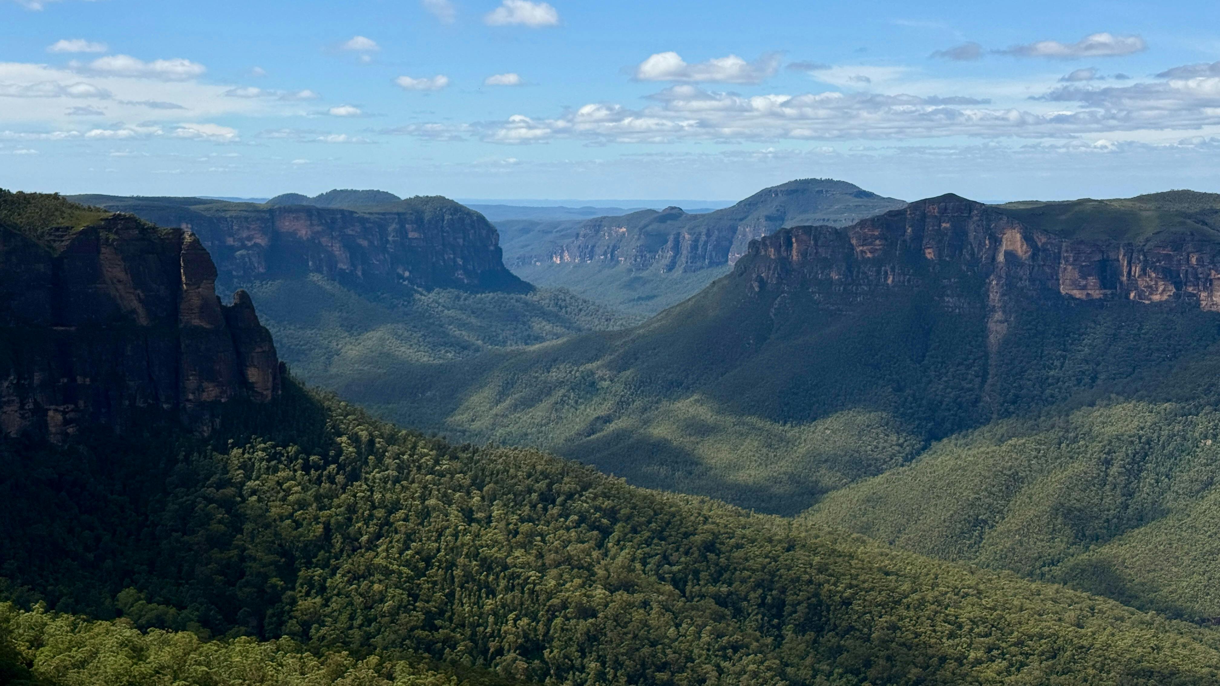 Sweeping view over the Grose Valley and sandstone cliffs of the Blue Mountains on the Sunset Tour
