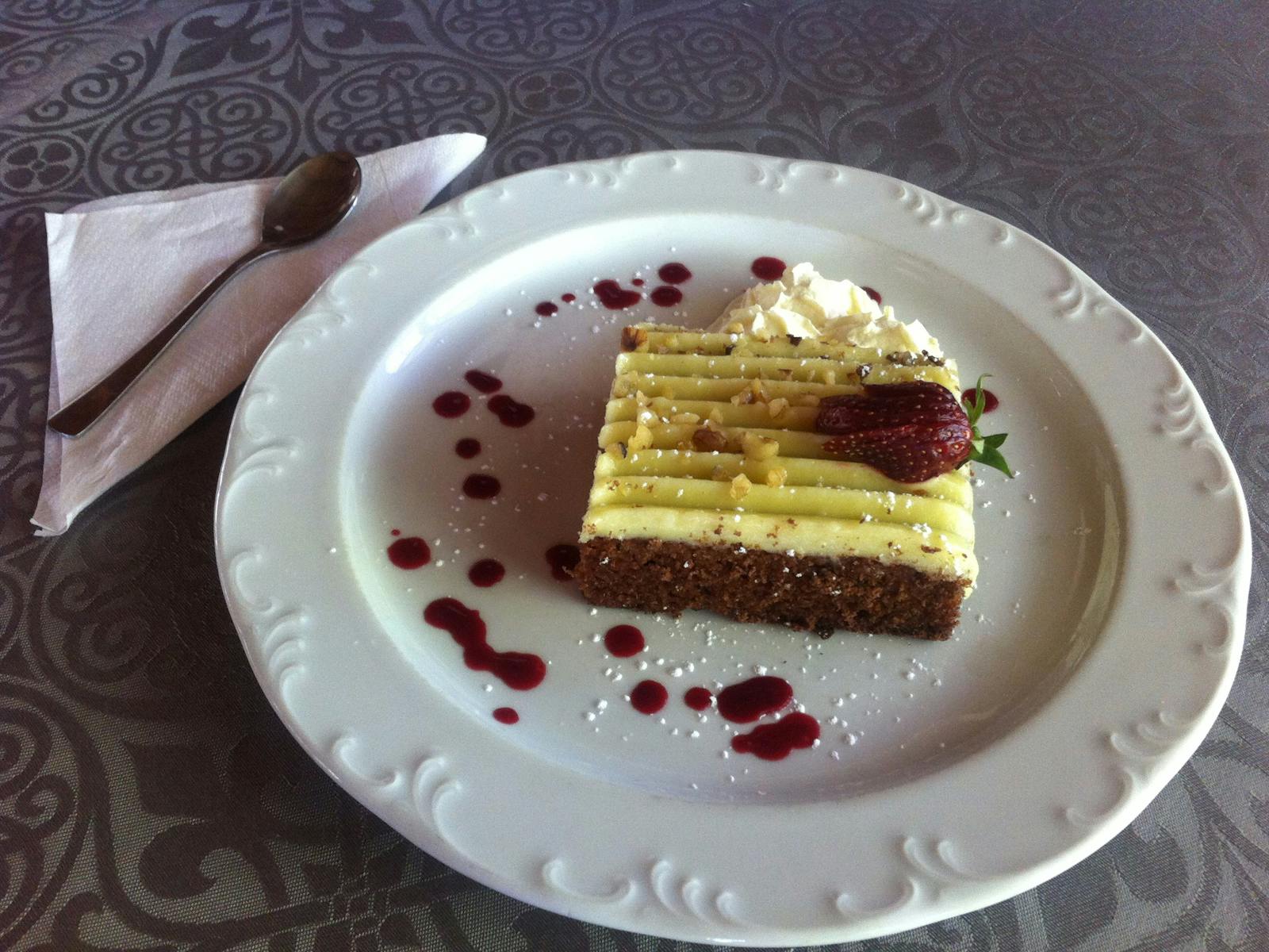 Riverside Bar and Restaurant: Mount Seaview Resort