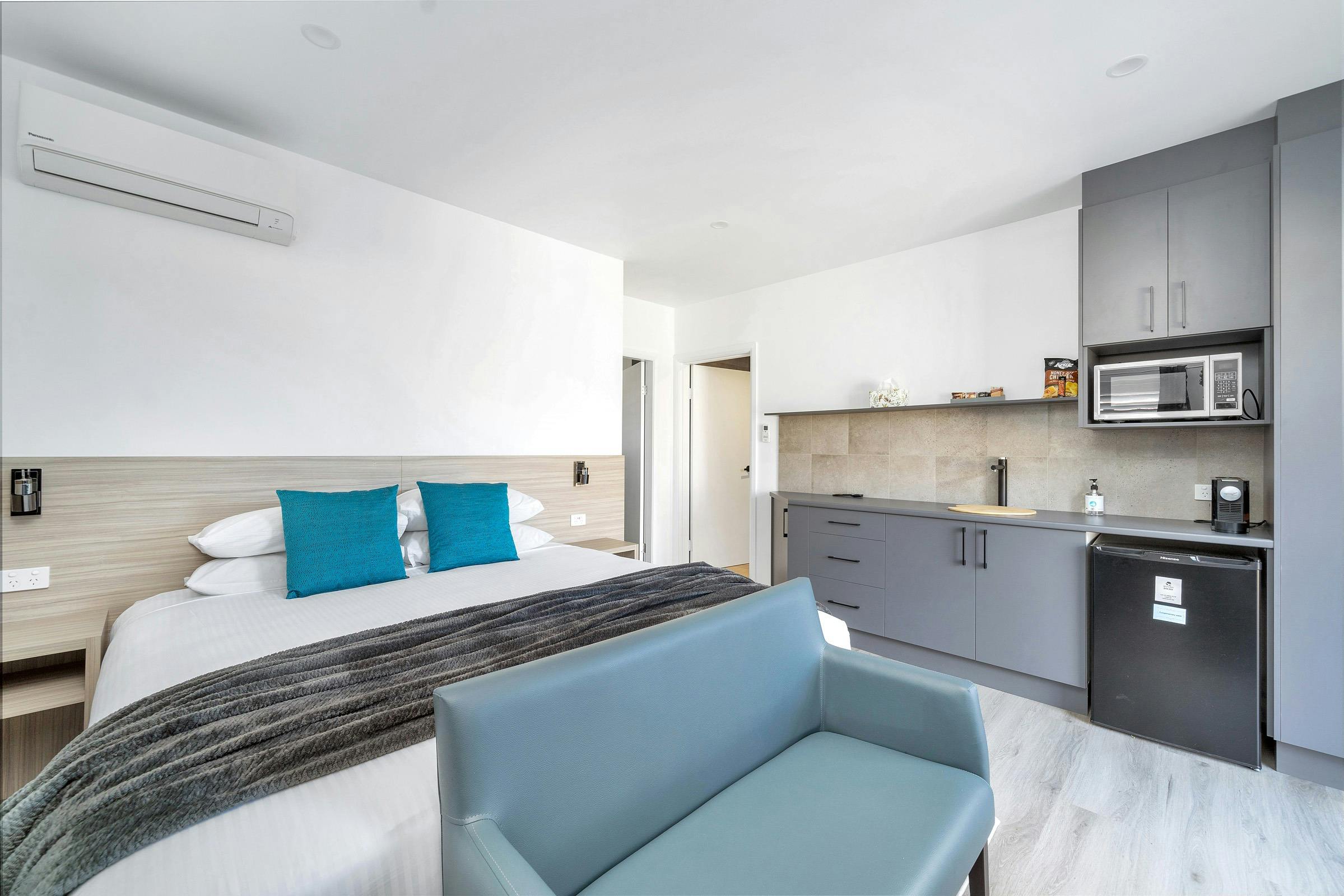 Superior Family Room with Courtyard