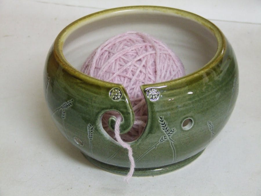 Yarn bowl to hold ball of wool while knitting