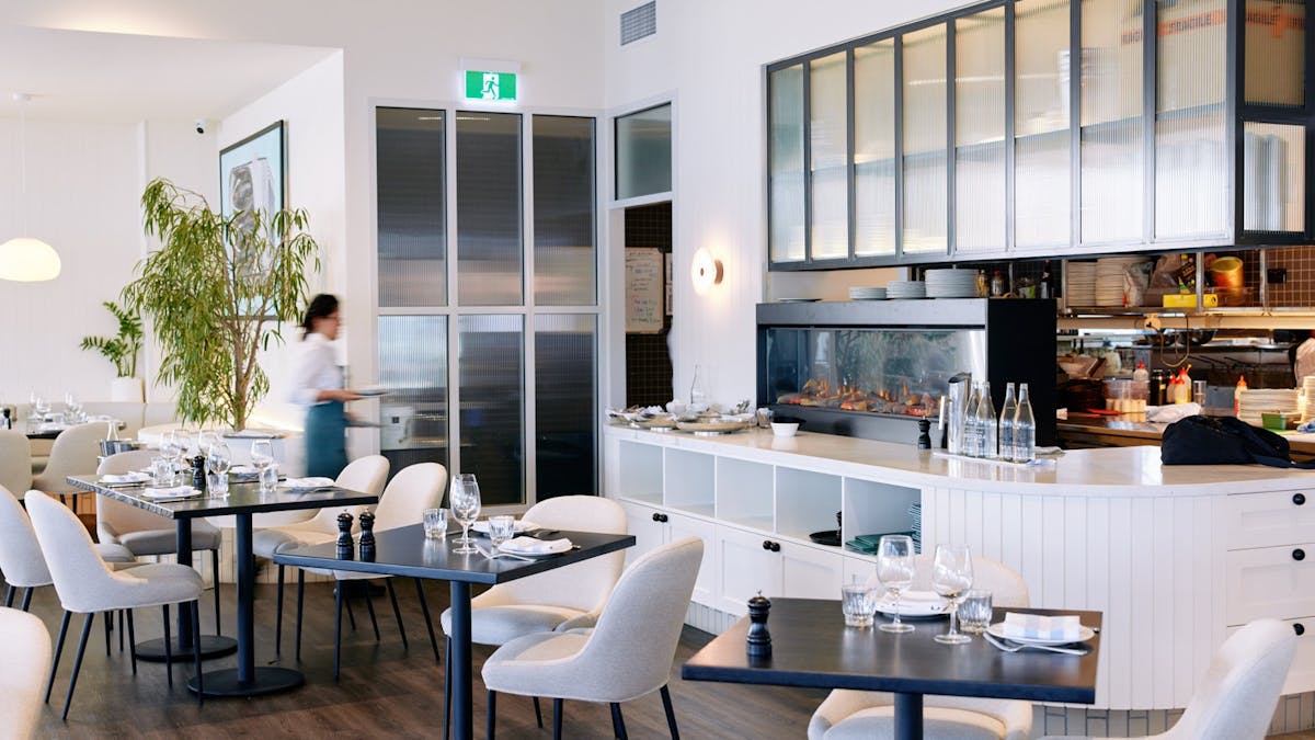 Fosh Bar & Restaurant
