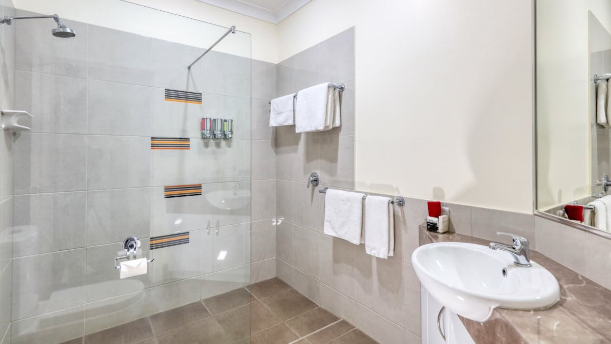 bathrooms with walk in shower