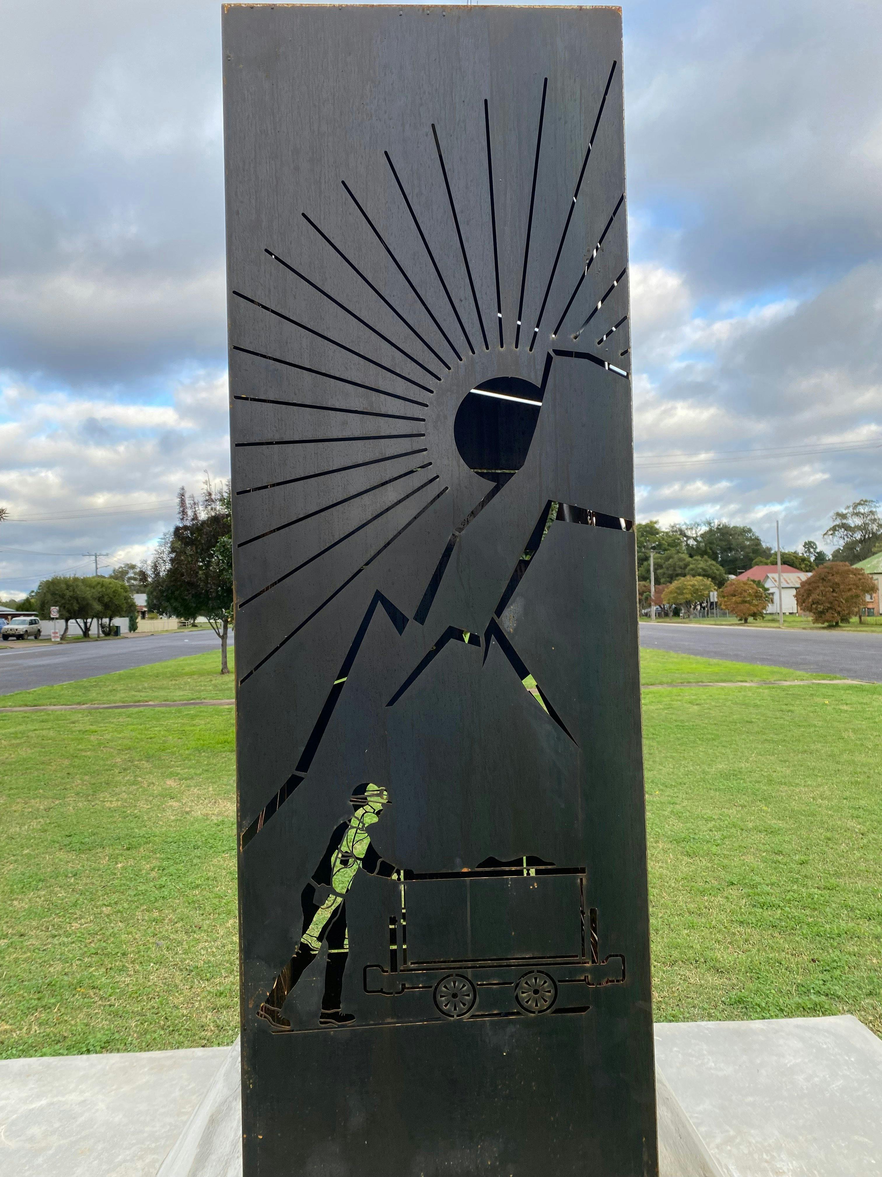 カートを押す炭鉱夫