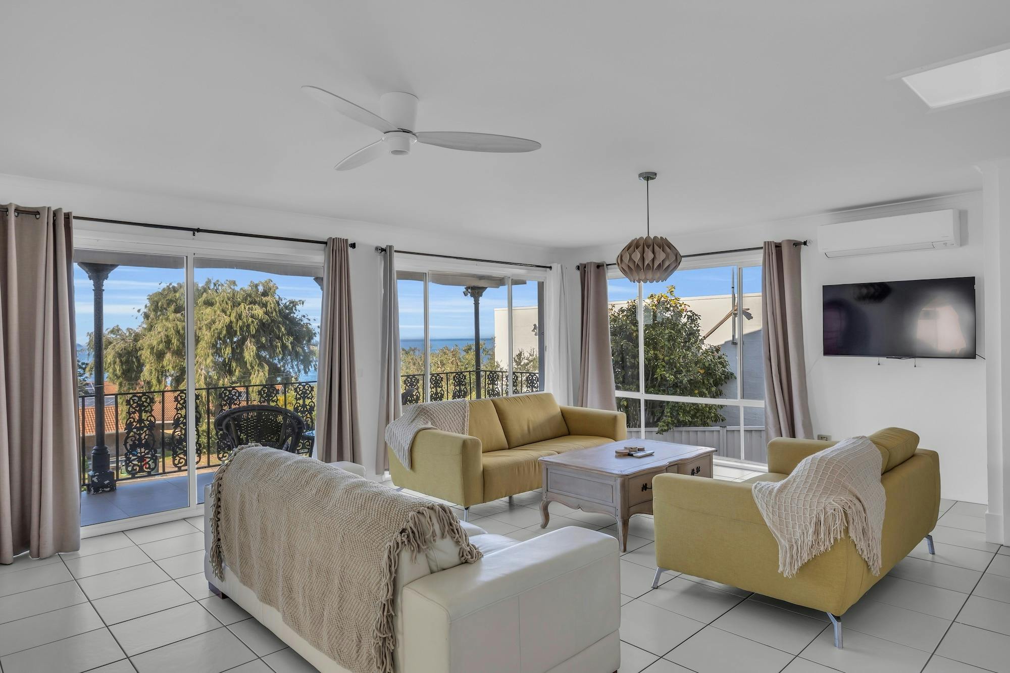 トゥラのプールハウス