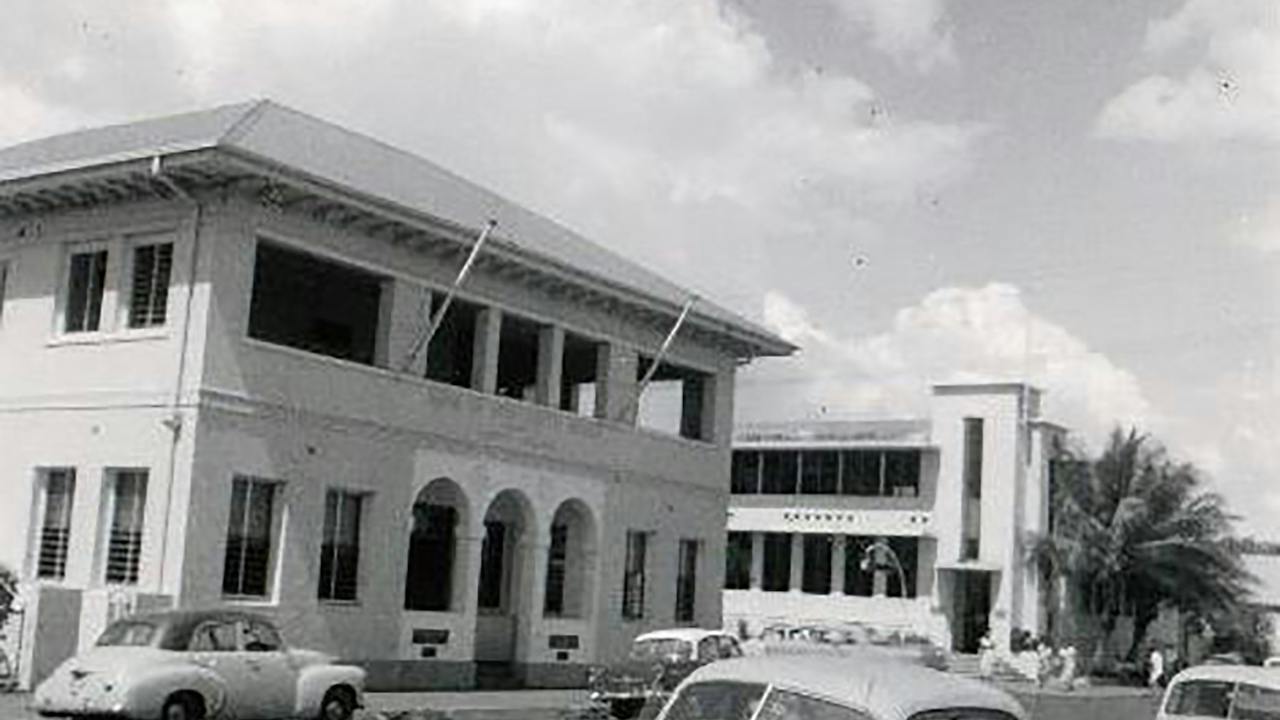 1961 - Bank of NSW in foreground; Commonwealth Bank across Bennett Street.