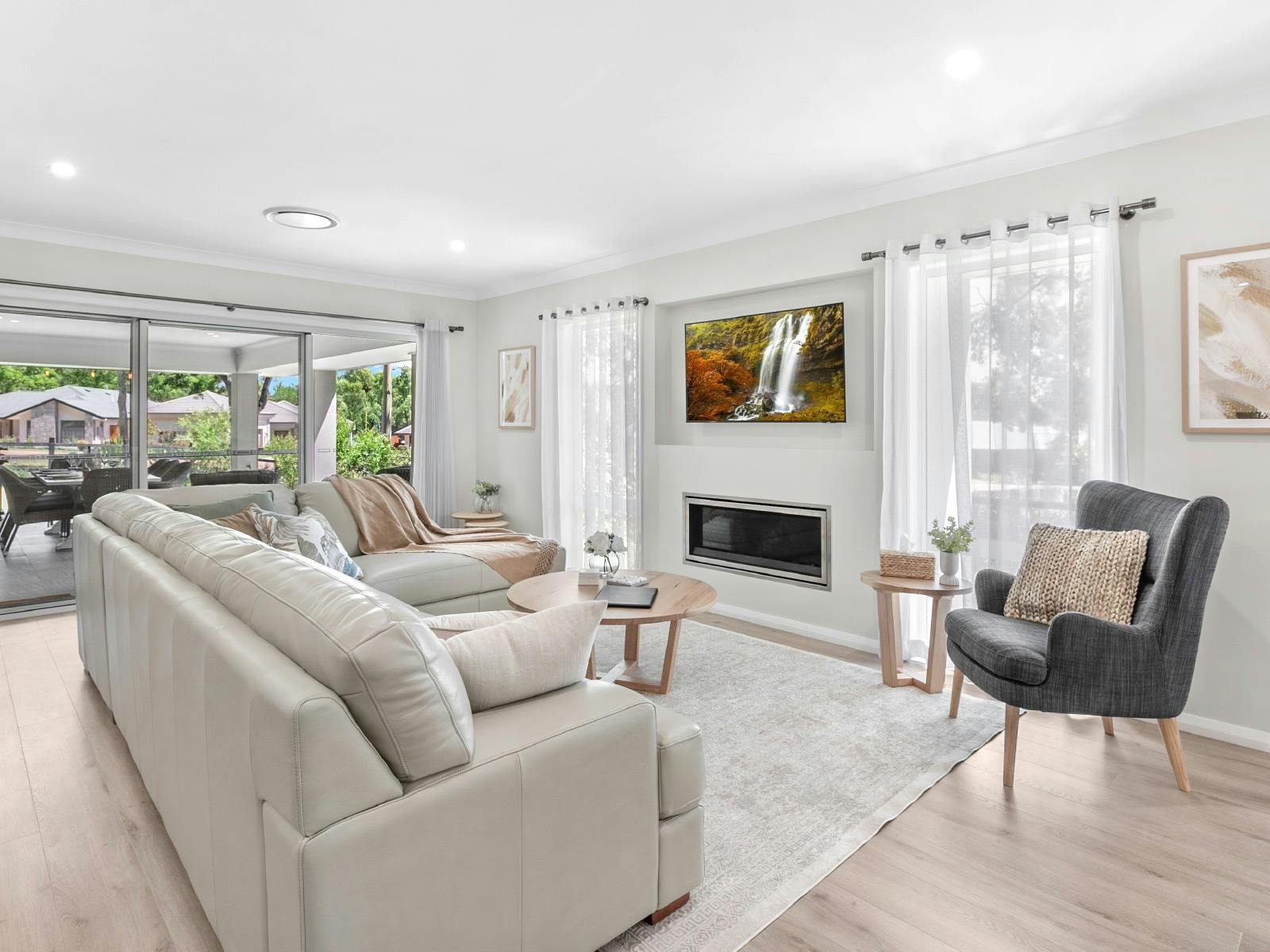 D'Vine Cottage lounge room with TV and fireplace
