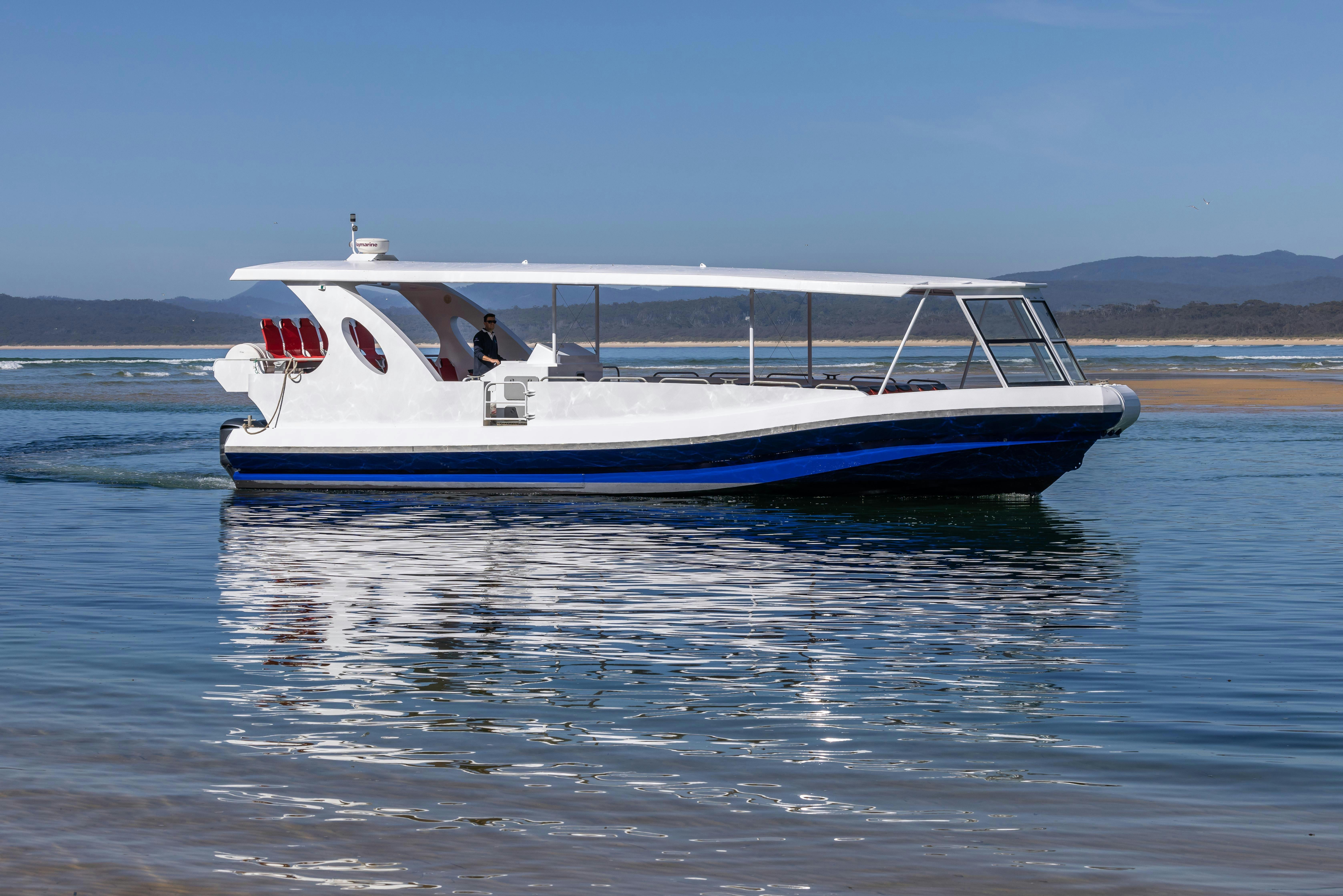 "Sensational II" entering Merimbula Lake