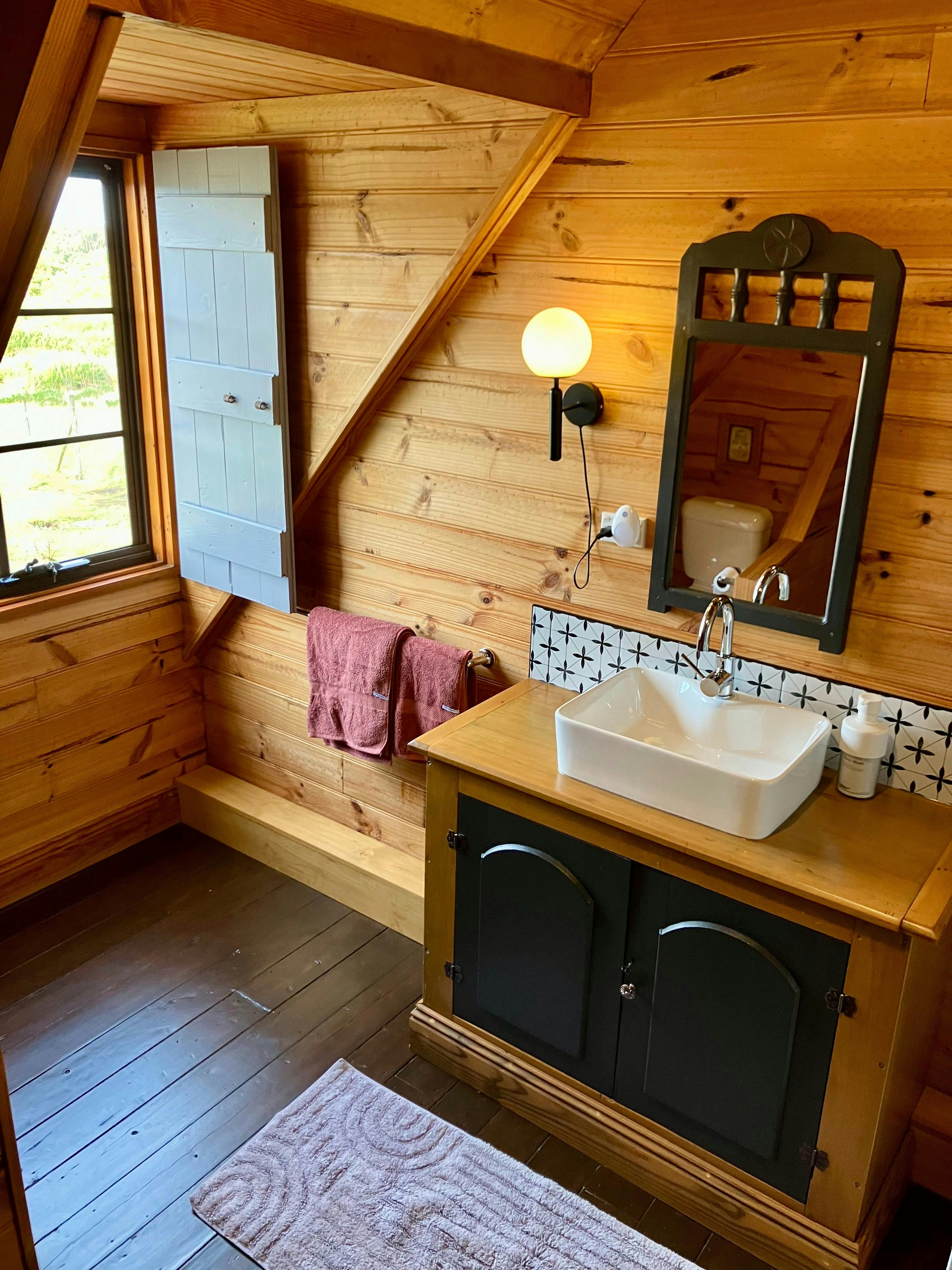 SeaHen Lodge