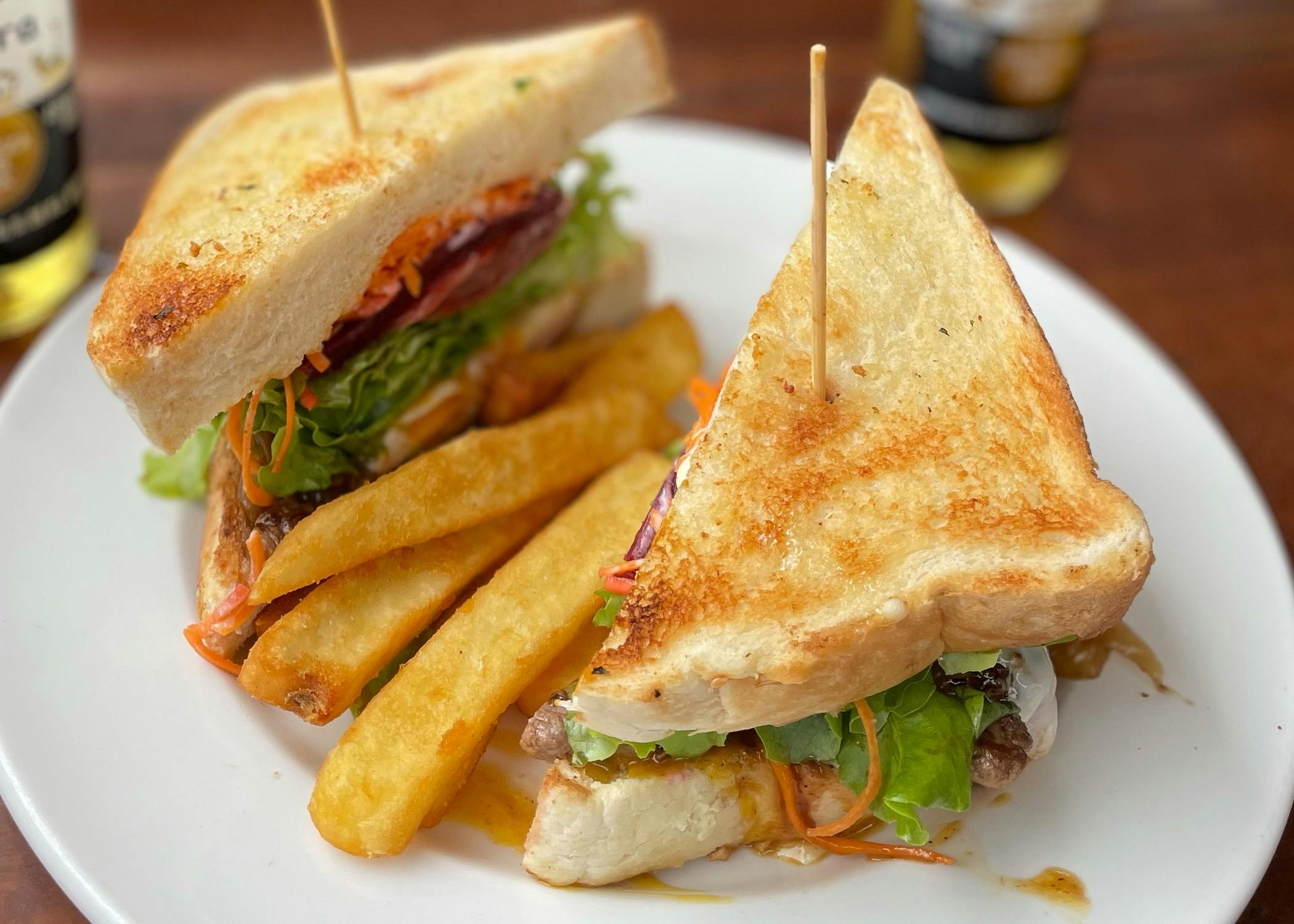 Lunch options at Tipplers Cafe