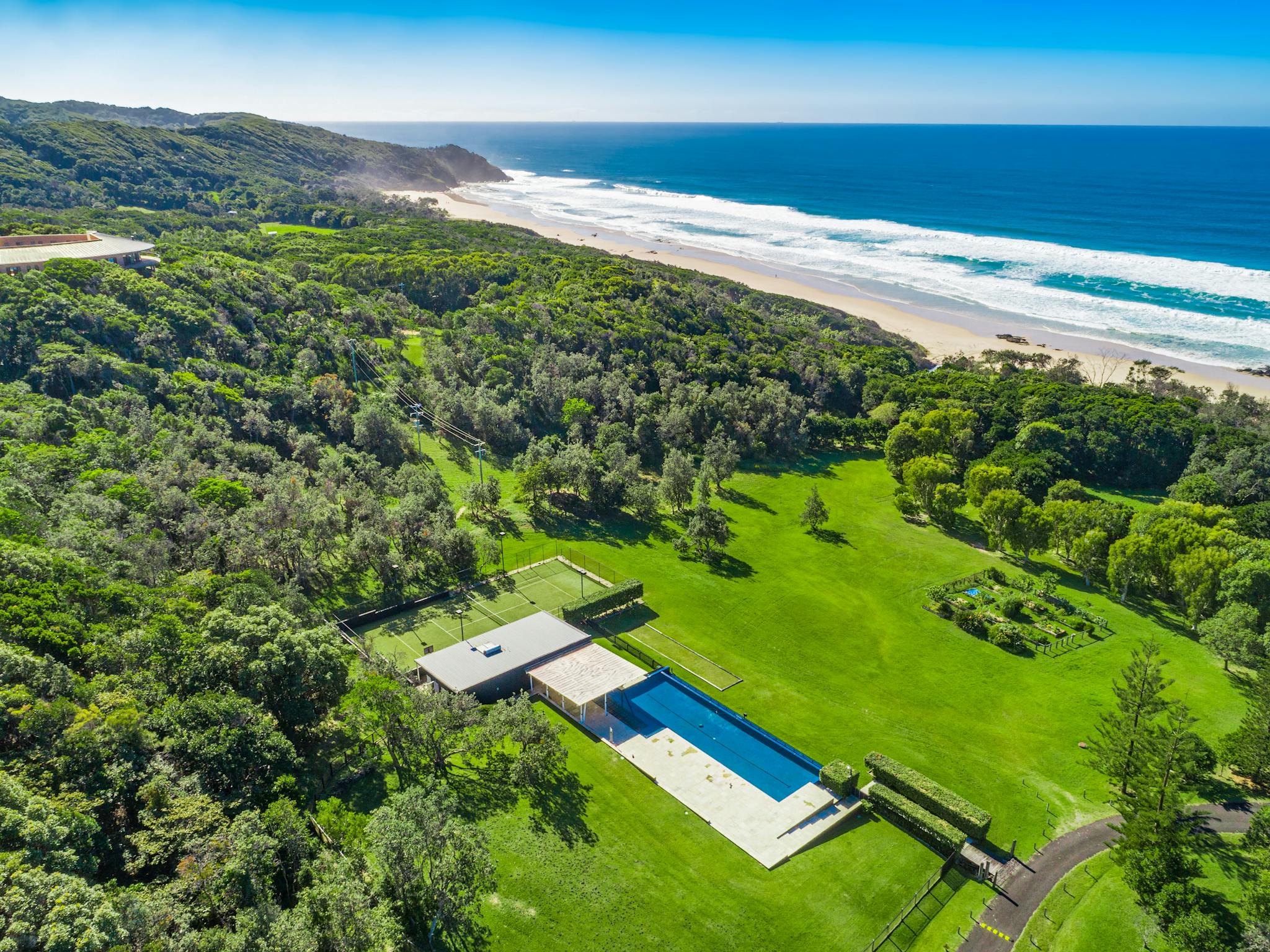 the nearby Seven Mile Beach