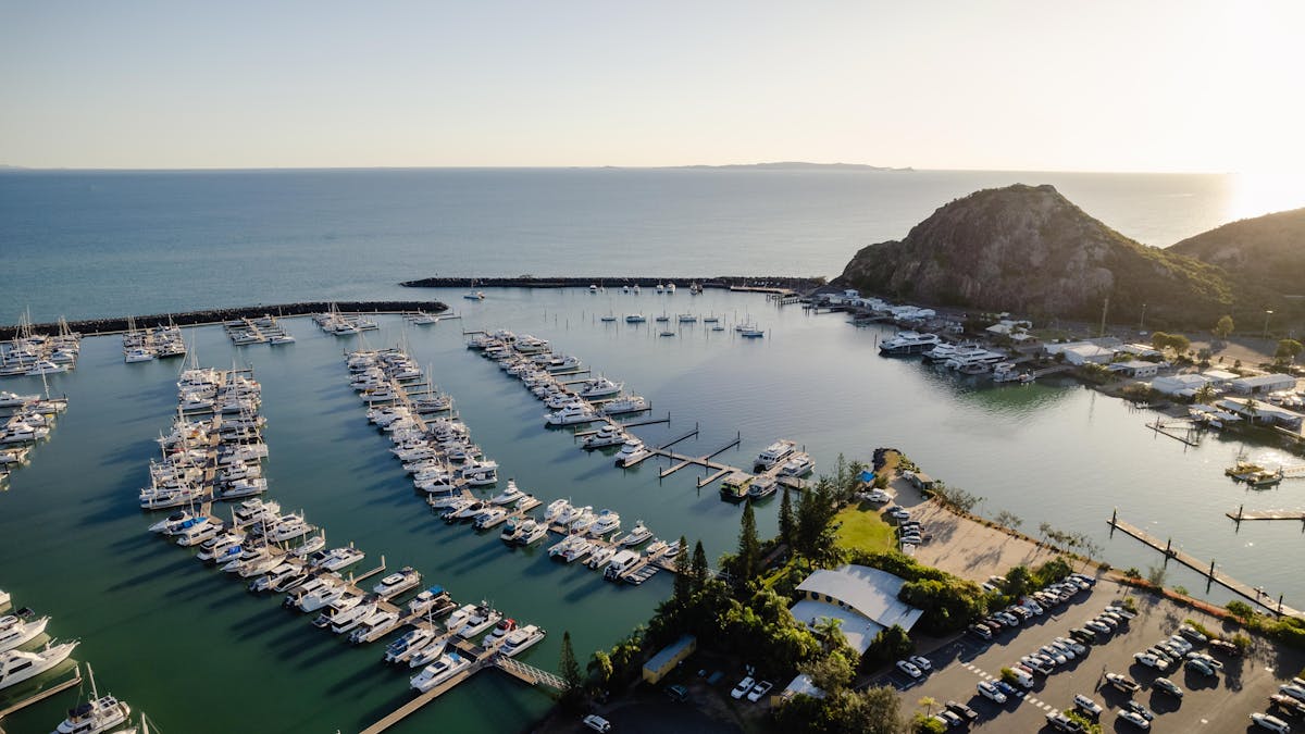 marina rosslyn bay