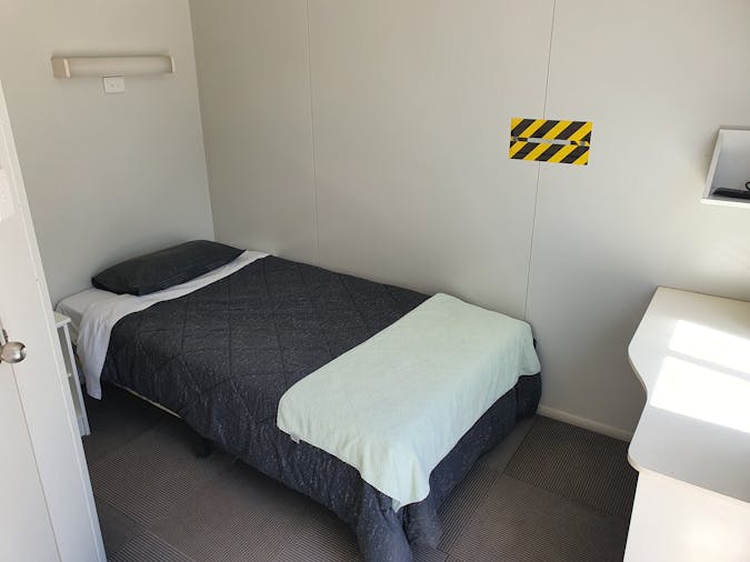 SINGLE ENSUITE UNIT