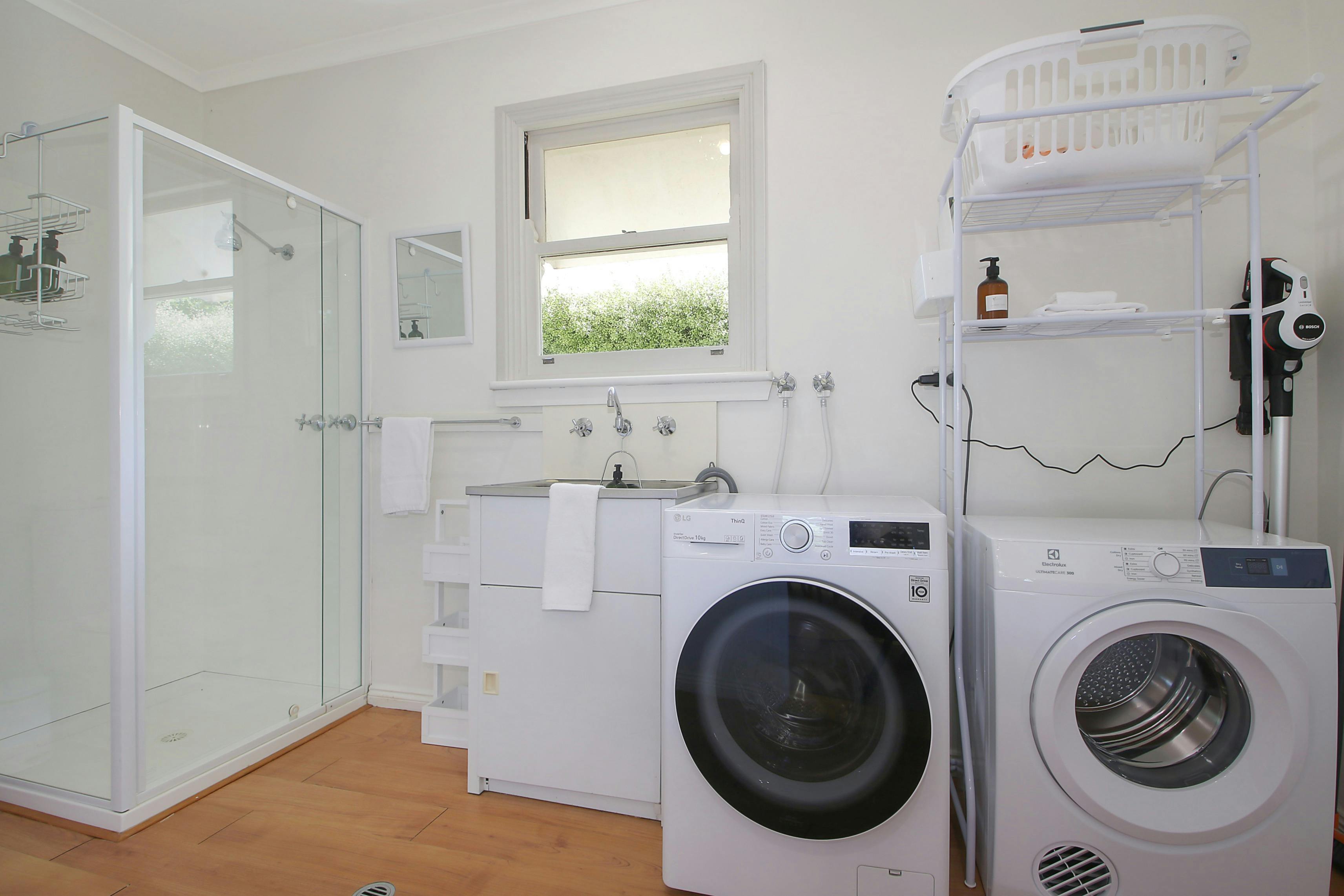 2nd bathroom - laundry