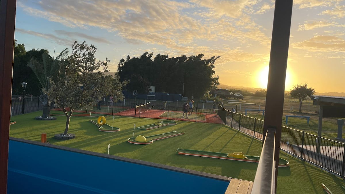 MINI GOLF