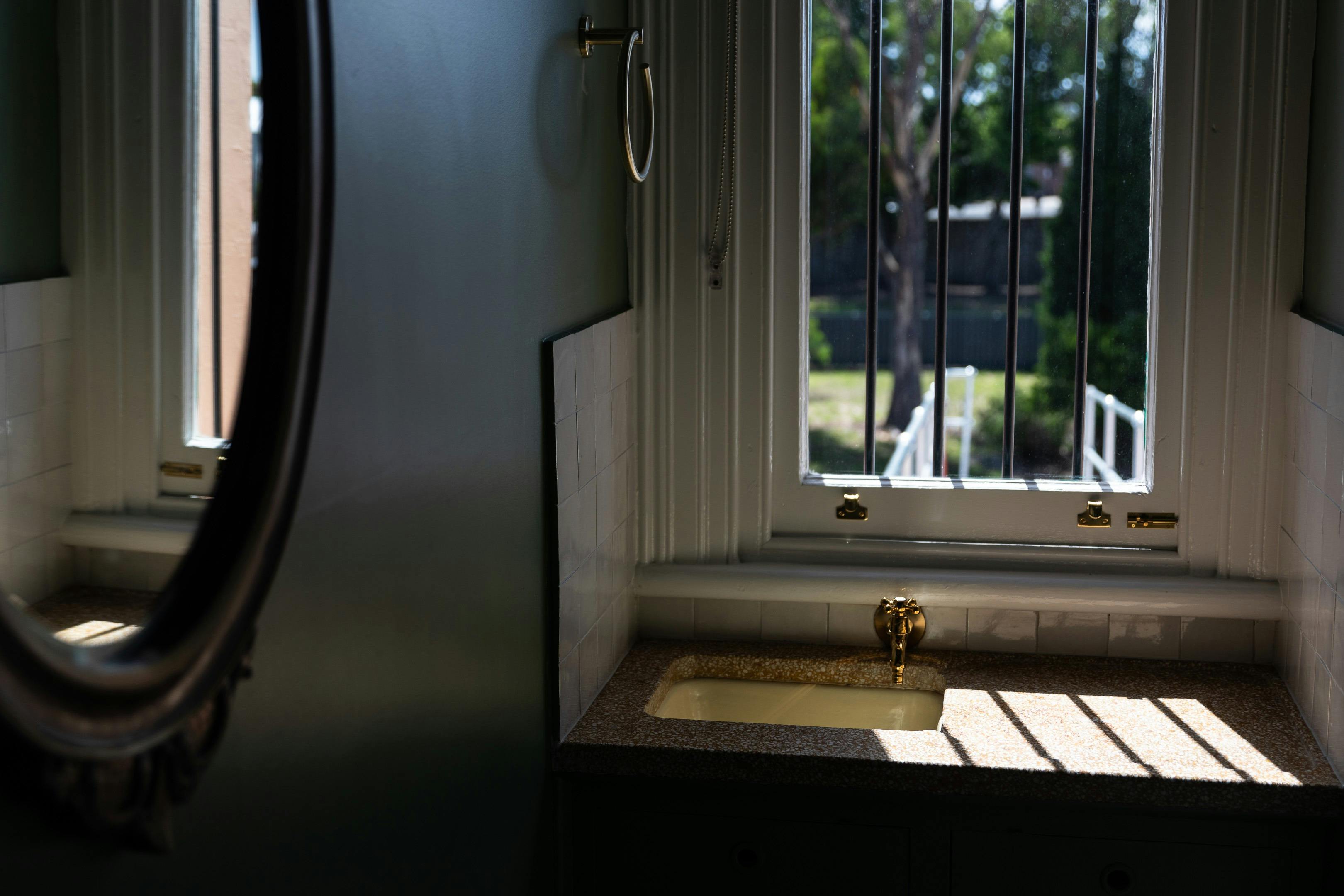 晴れて明るい。