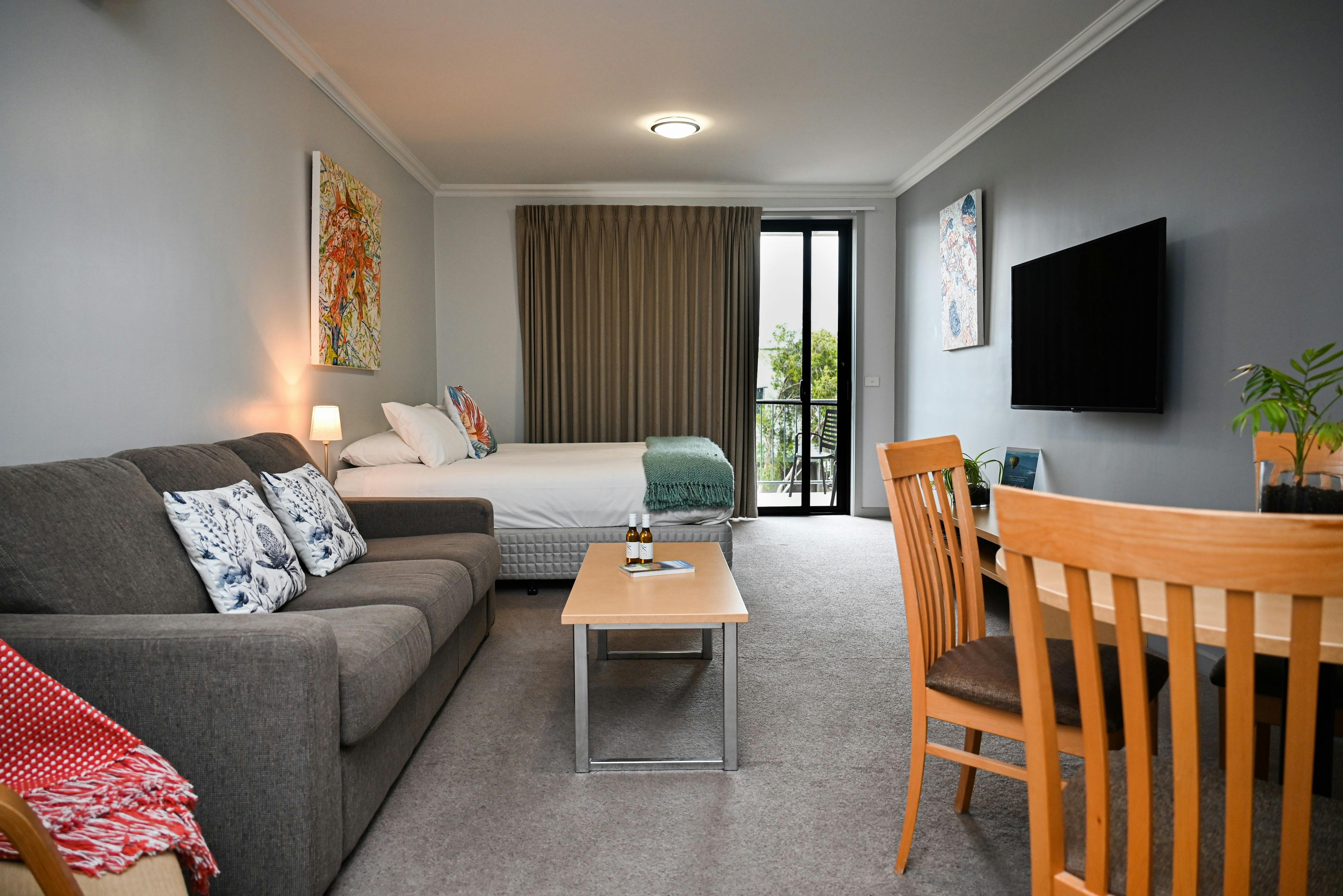 Mansfield Apartments Studio Apartment