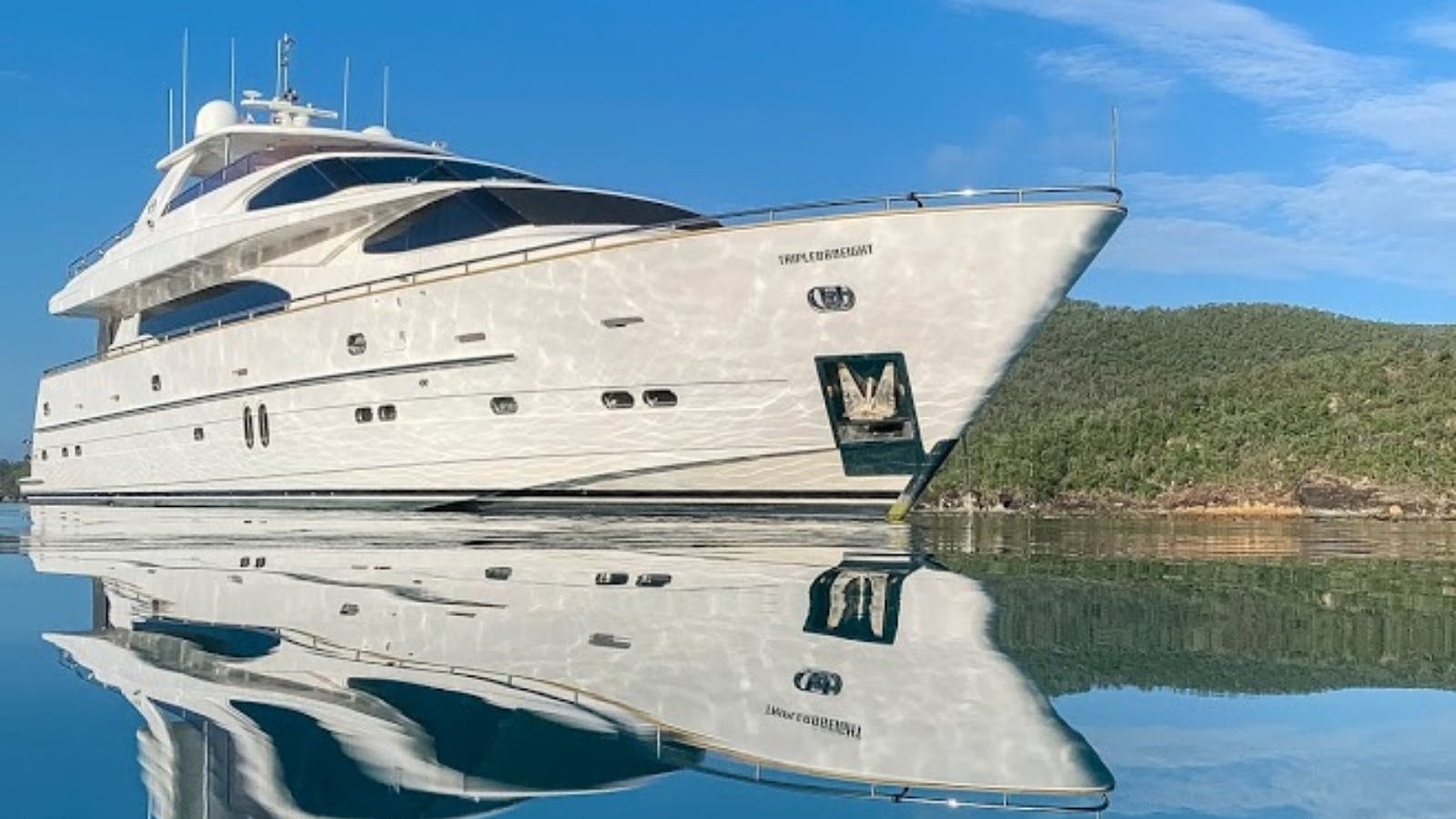 Explore the Whitsundays in Superyacht luxury with YOTSPACE superyacht charters Explore the Whitsundays in Superyacht luxury with YOTSPACE superyacht charters