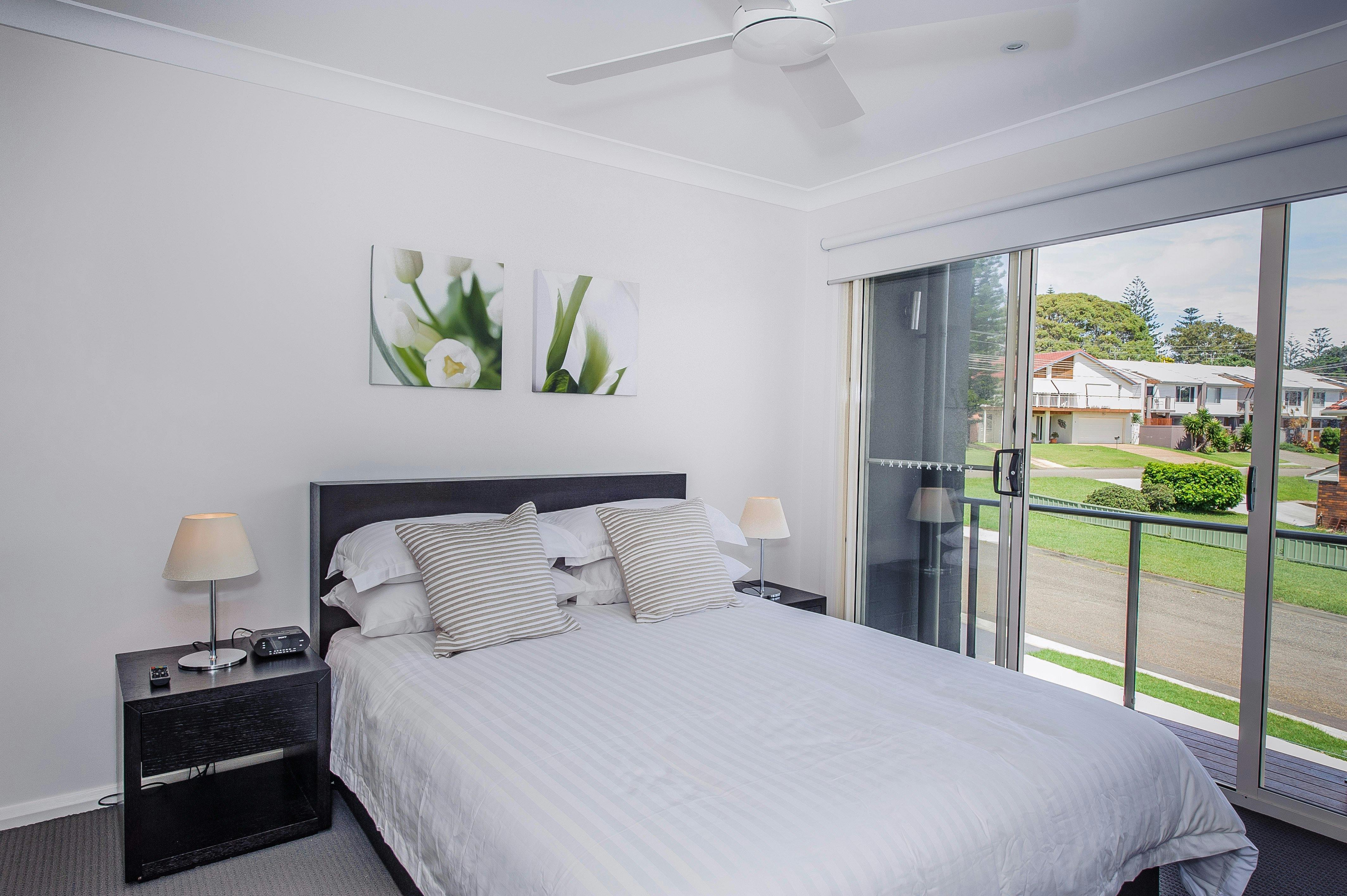 Escape at Nobbys - Executive Townhouse - Master Bedroom