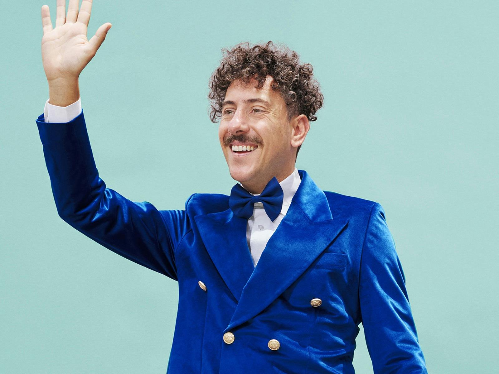 Schalk Bezuidenhout – Crowd Pleaser