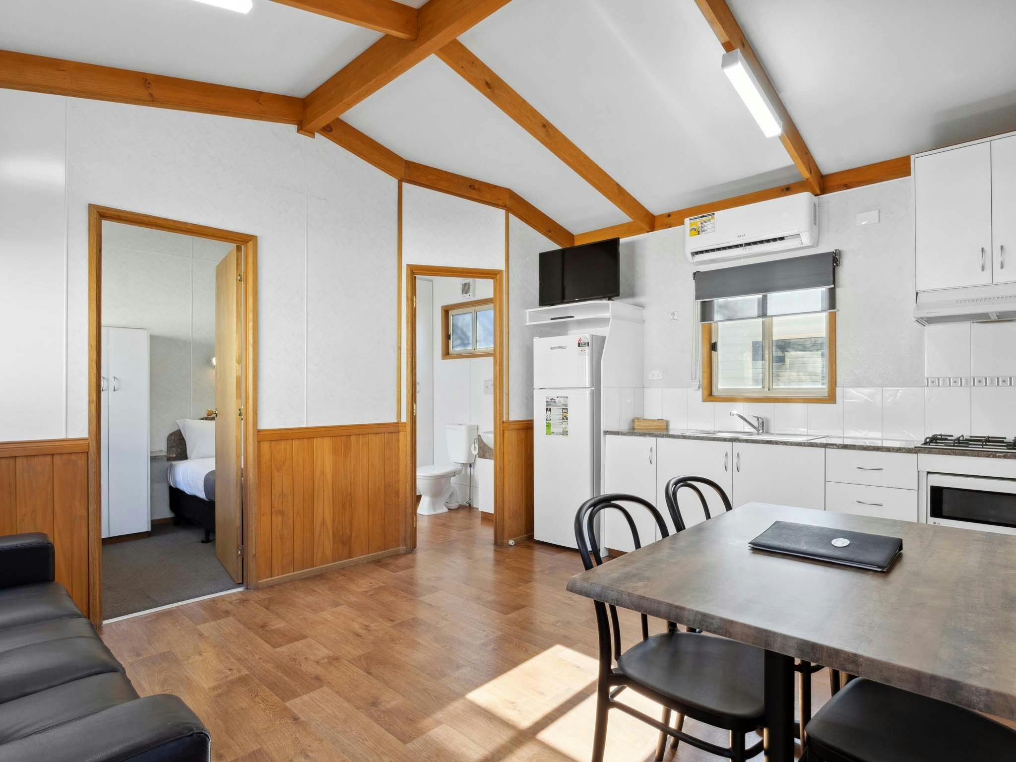 lounge room 1 - canberra holidays