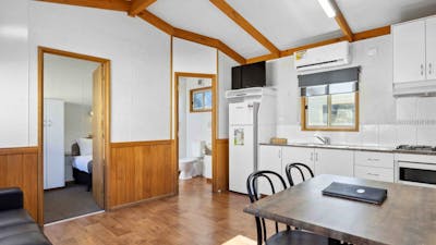 lounge room 1 - canberra holidays