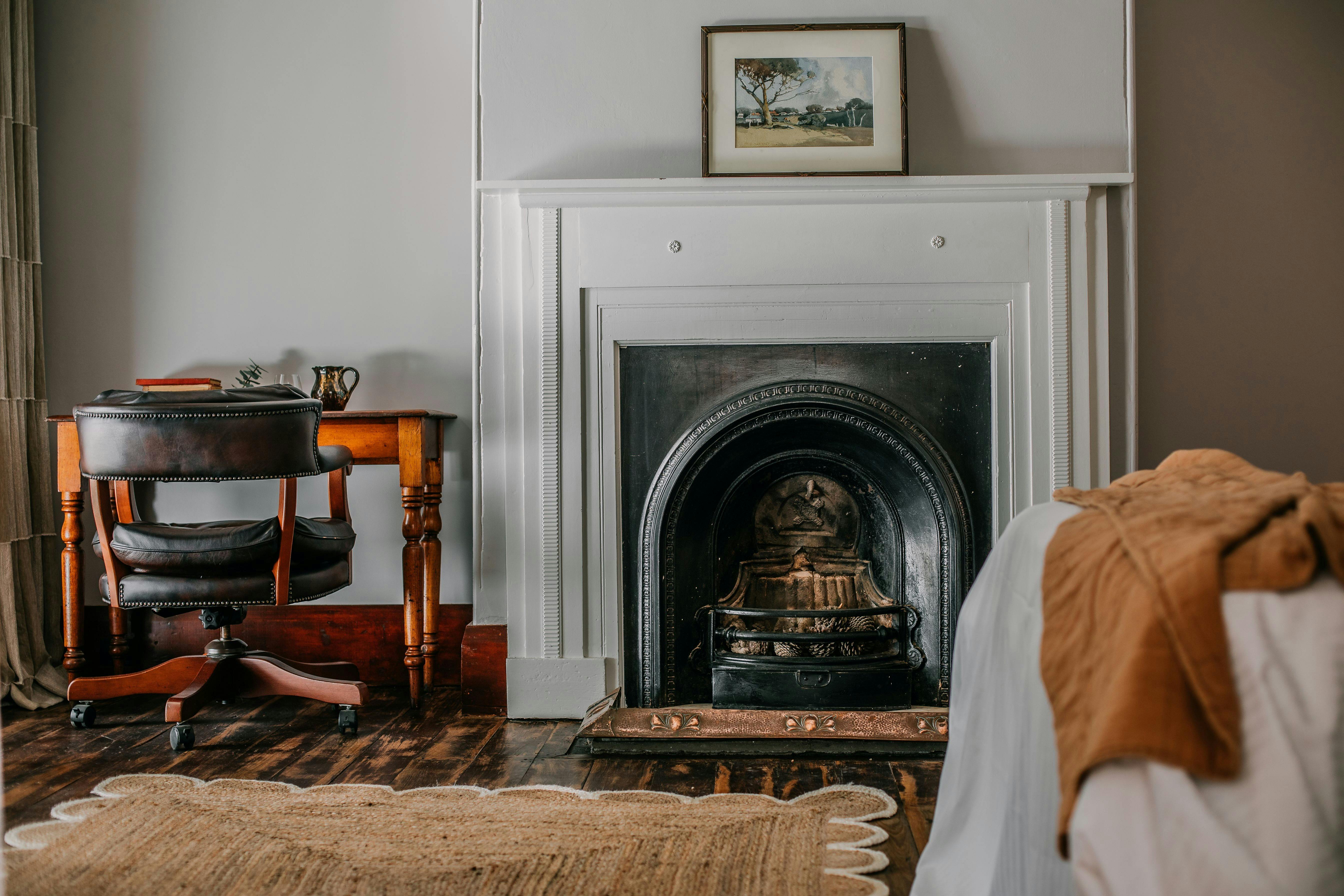 Charles Darwin queen suite