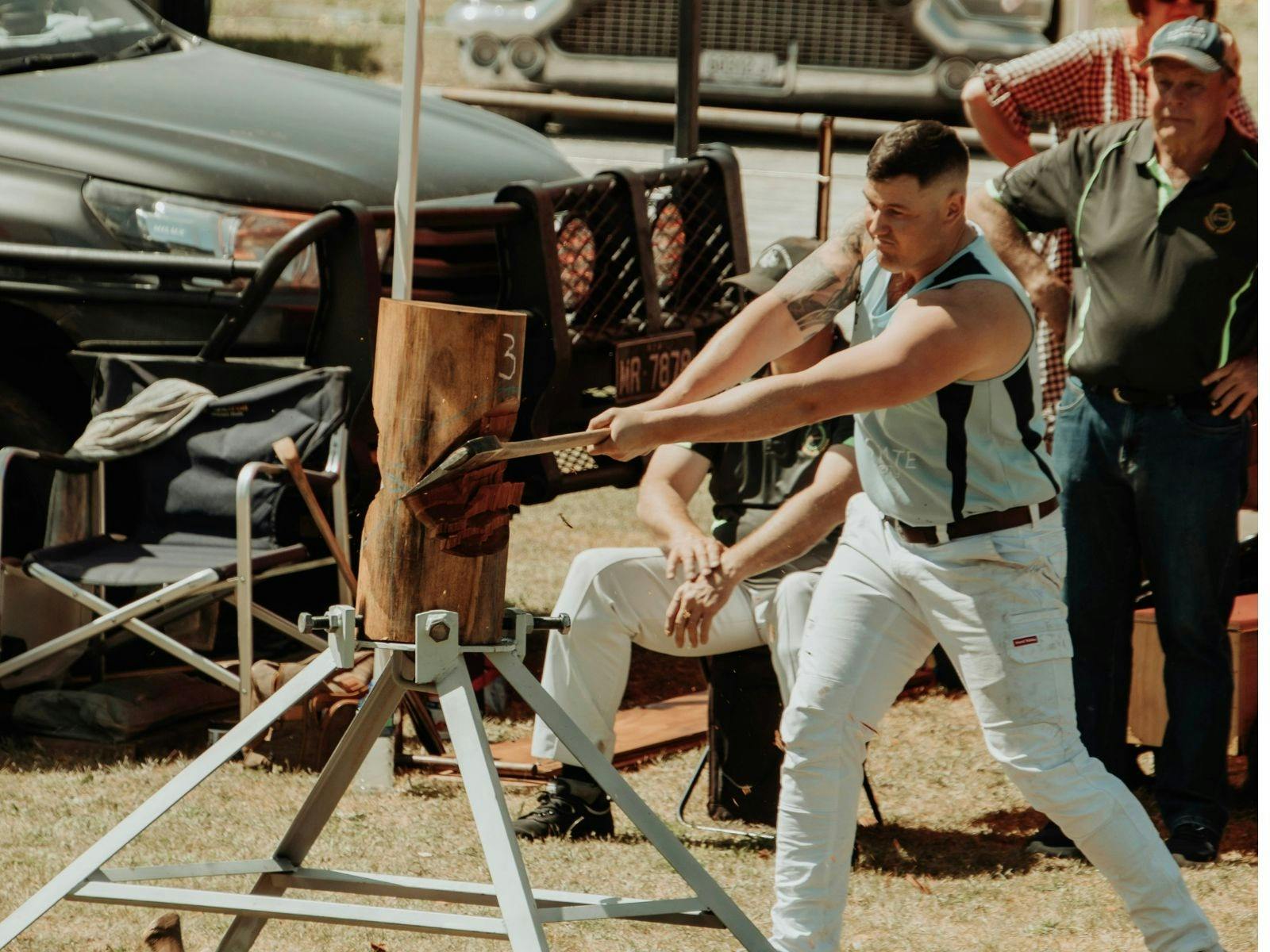 Man chopping wood in competition