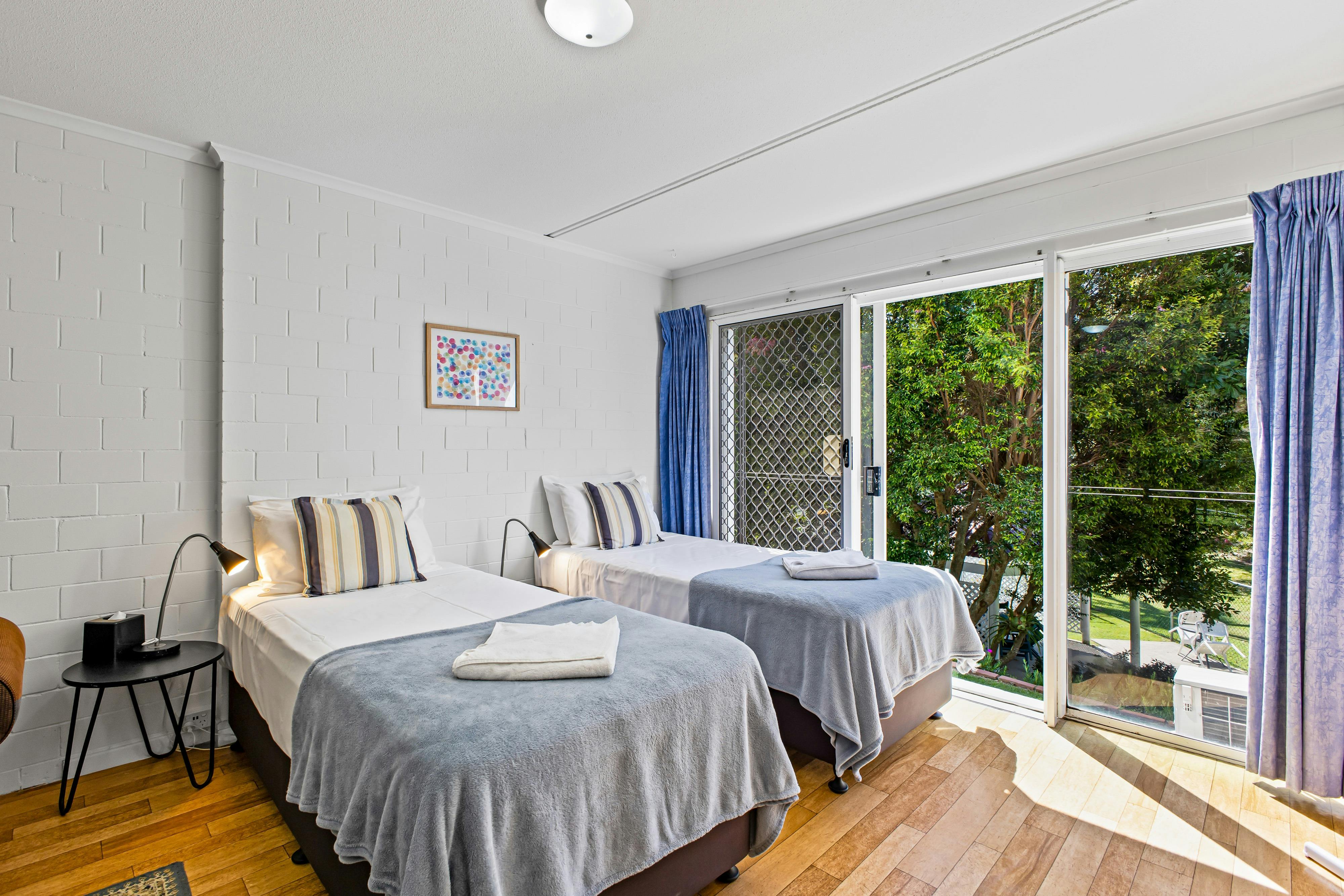 2 single beds in studio