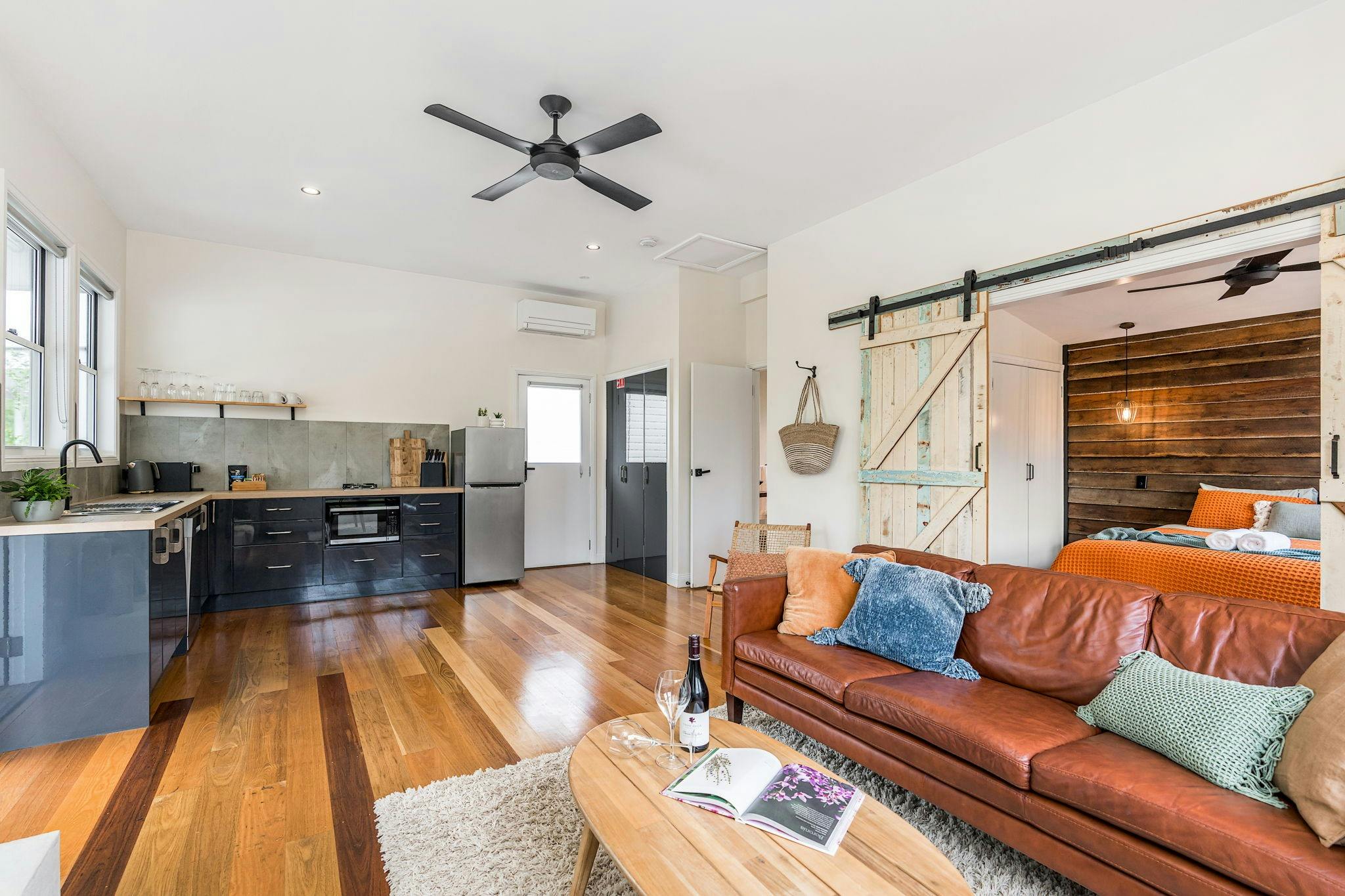 럭셔리하고 세련된. 바이런 베이와 방갈로 근처 농장에 위치한 독특하고 소박하며 멋진 침실 1개 코티지