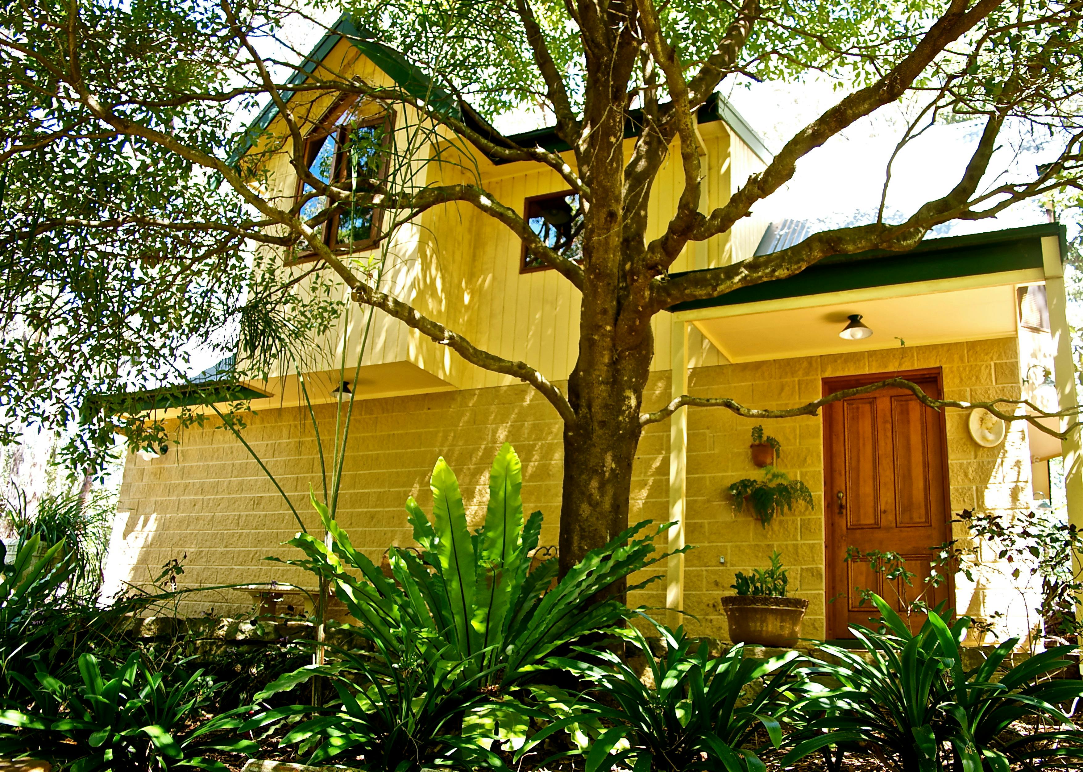 Rose Lindsay Cottage