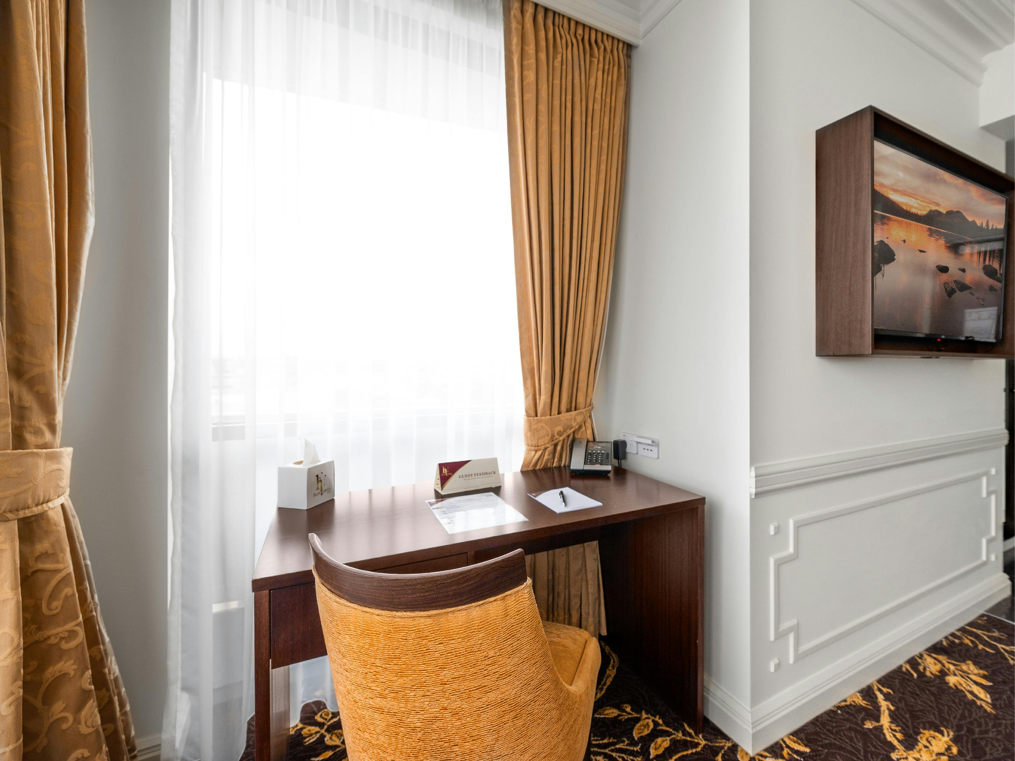 Luxury King Suite Desk