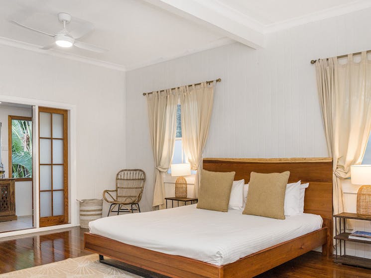 Skye Lodge - Byron Bay - Master Bedroom with Ensuite