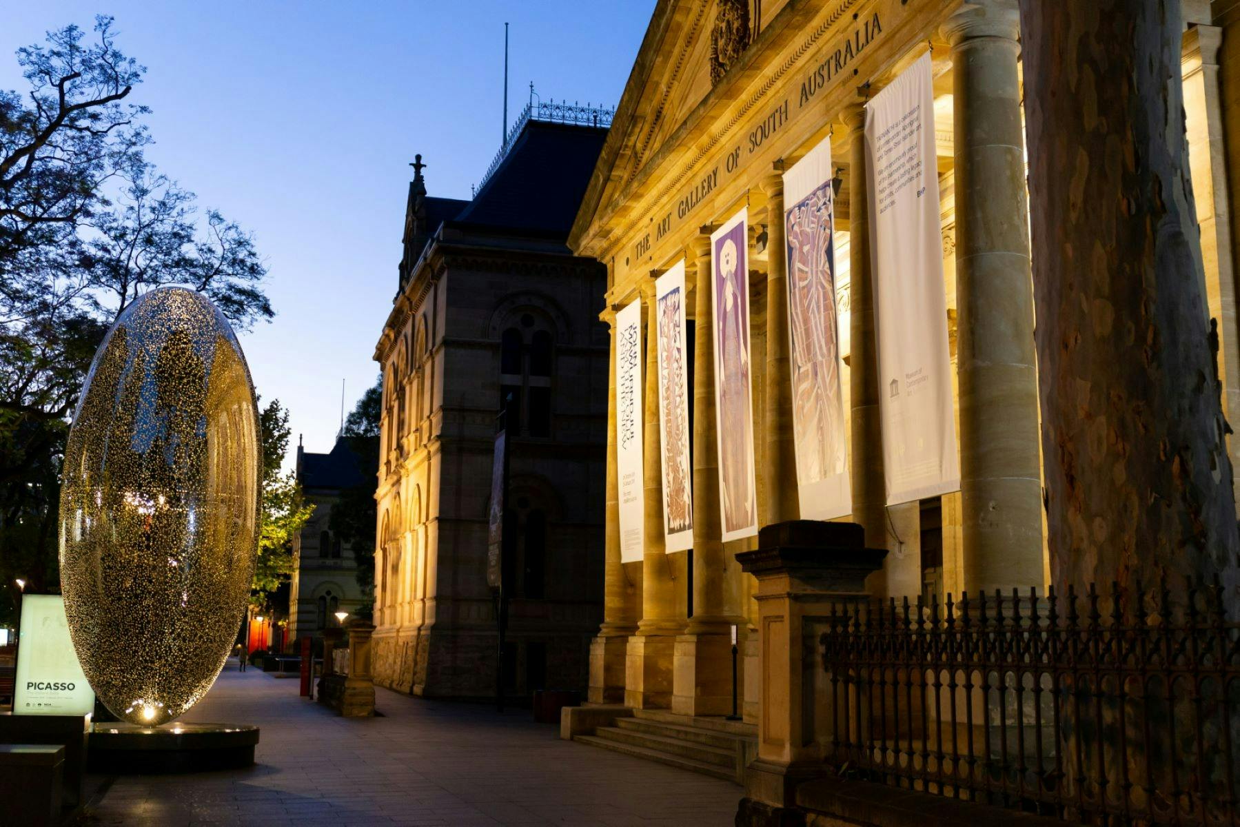 Adelaide E-Bike Tour, Art Gallery