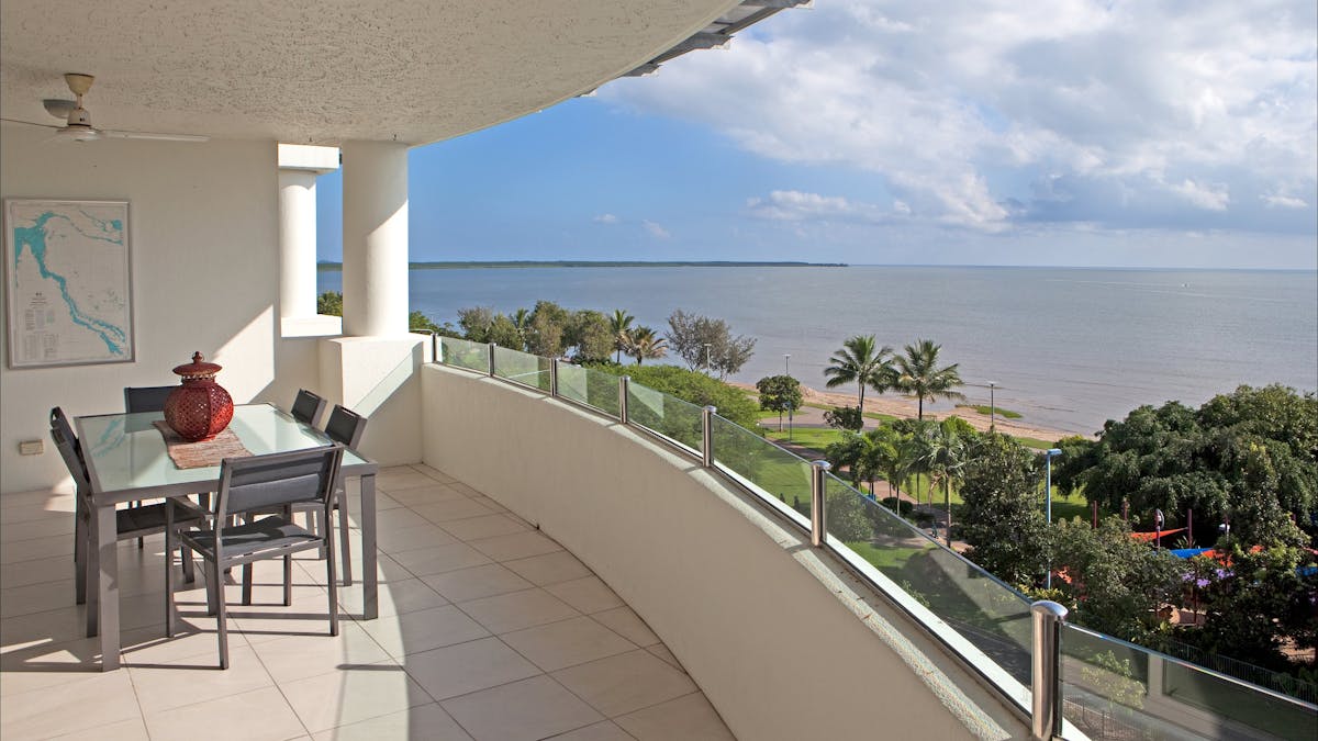 1,2&3 Bedroom Apartment Balcony with Ocean View