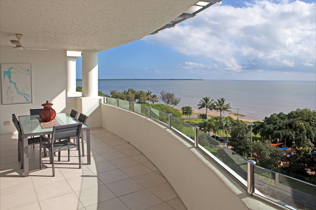 1,2&3 Bedroom Apartment Balcony with Ocean View