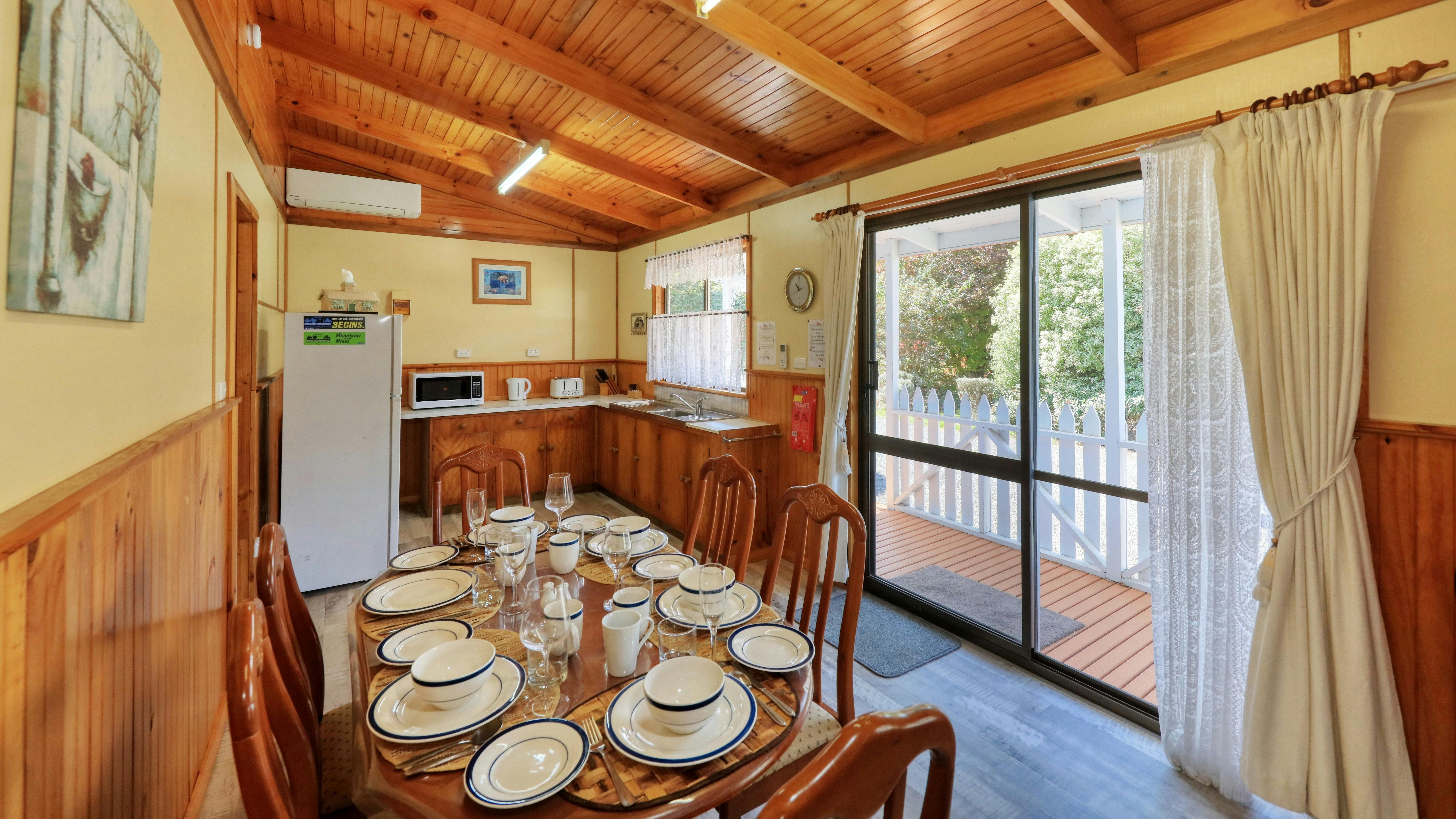 Kitchen & Dining