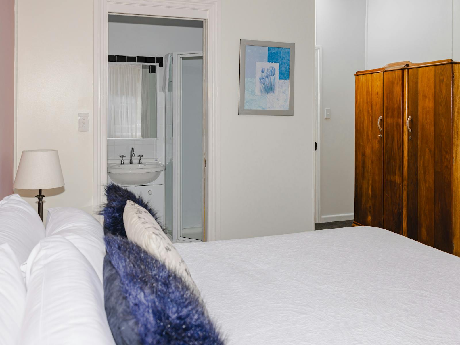 King bed, ensuite, large bedroom