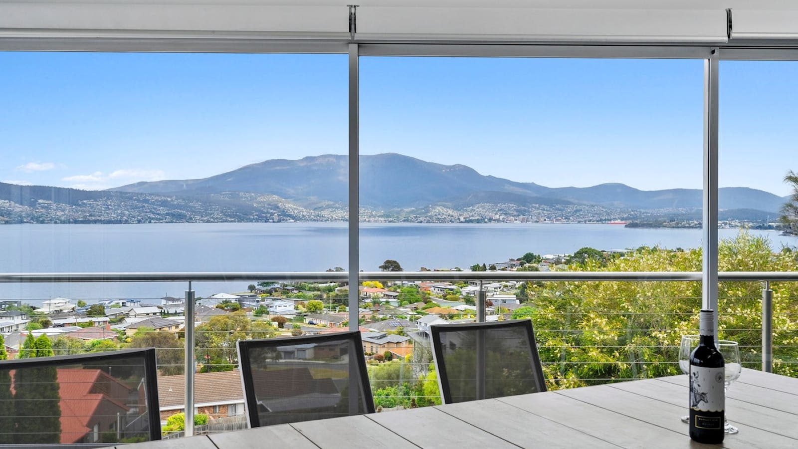 Views over Hobat the Derwent River to Mount Wellington