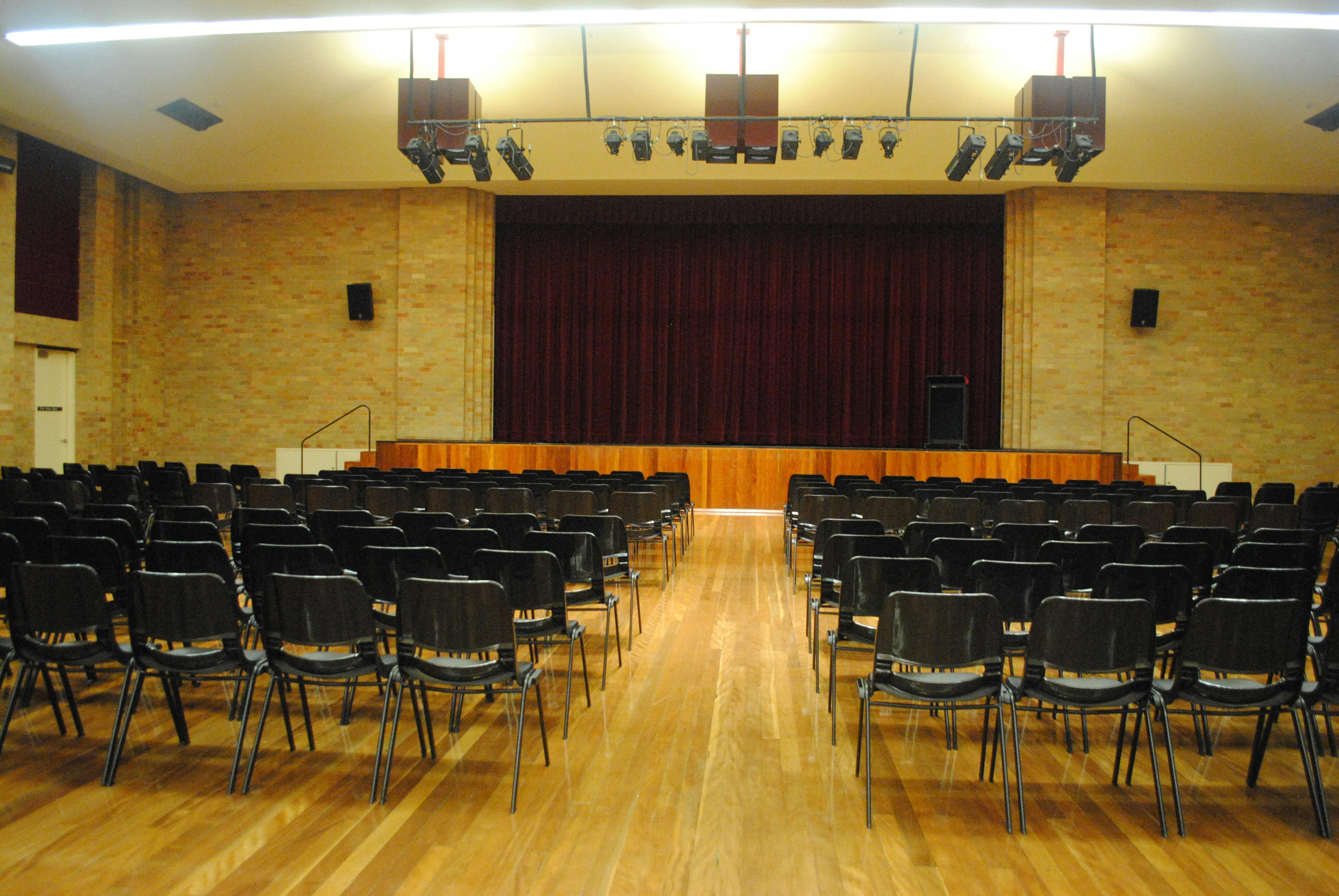 シングルトン シビック センター内部