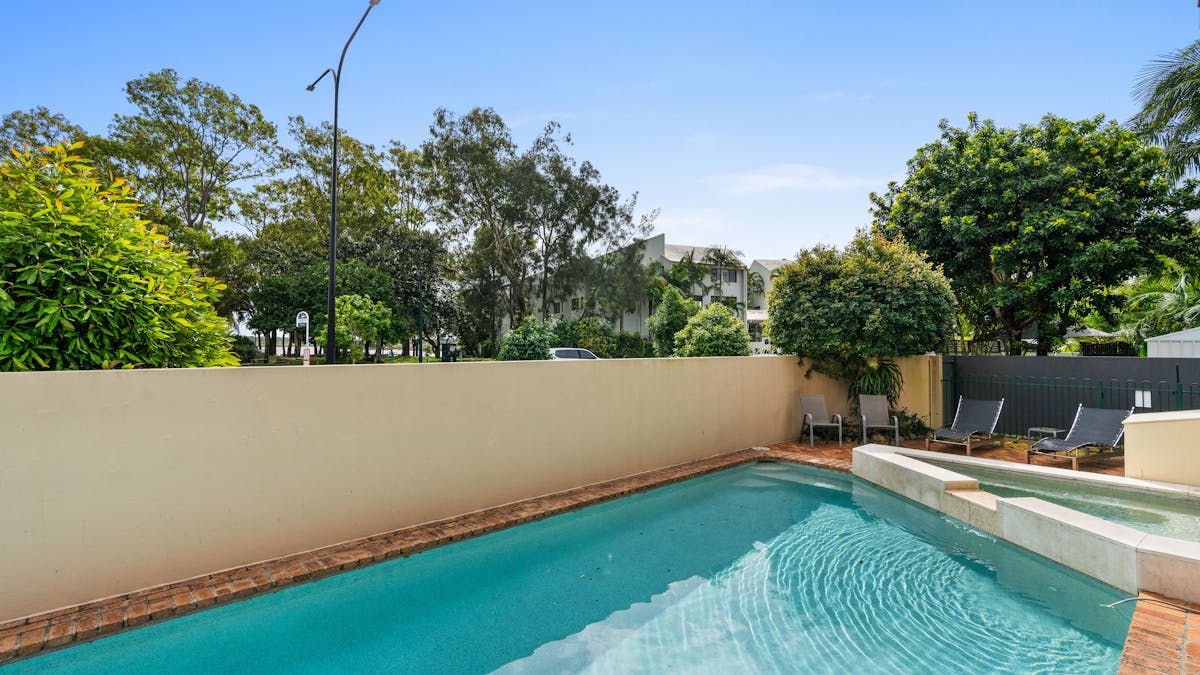 Complex pool