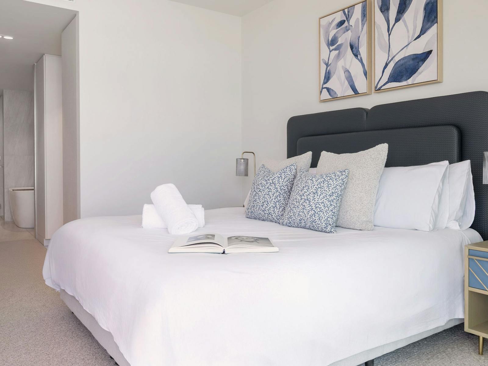 3 bedroom unit Kirra - master bedroom 3 bedroom unit Kirra - master bedroom