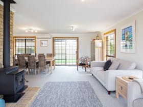 Comfortable, quality furnishings, cozy woodfire, airconditioning & beautiful artwork.