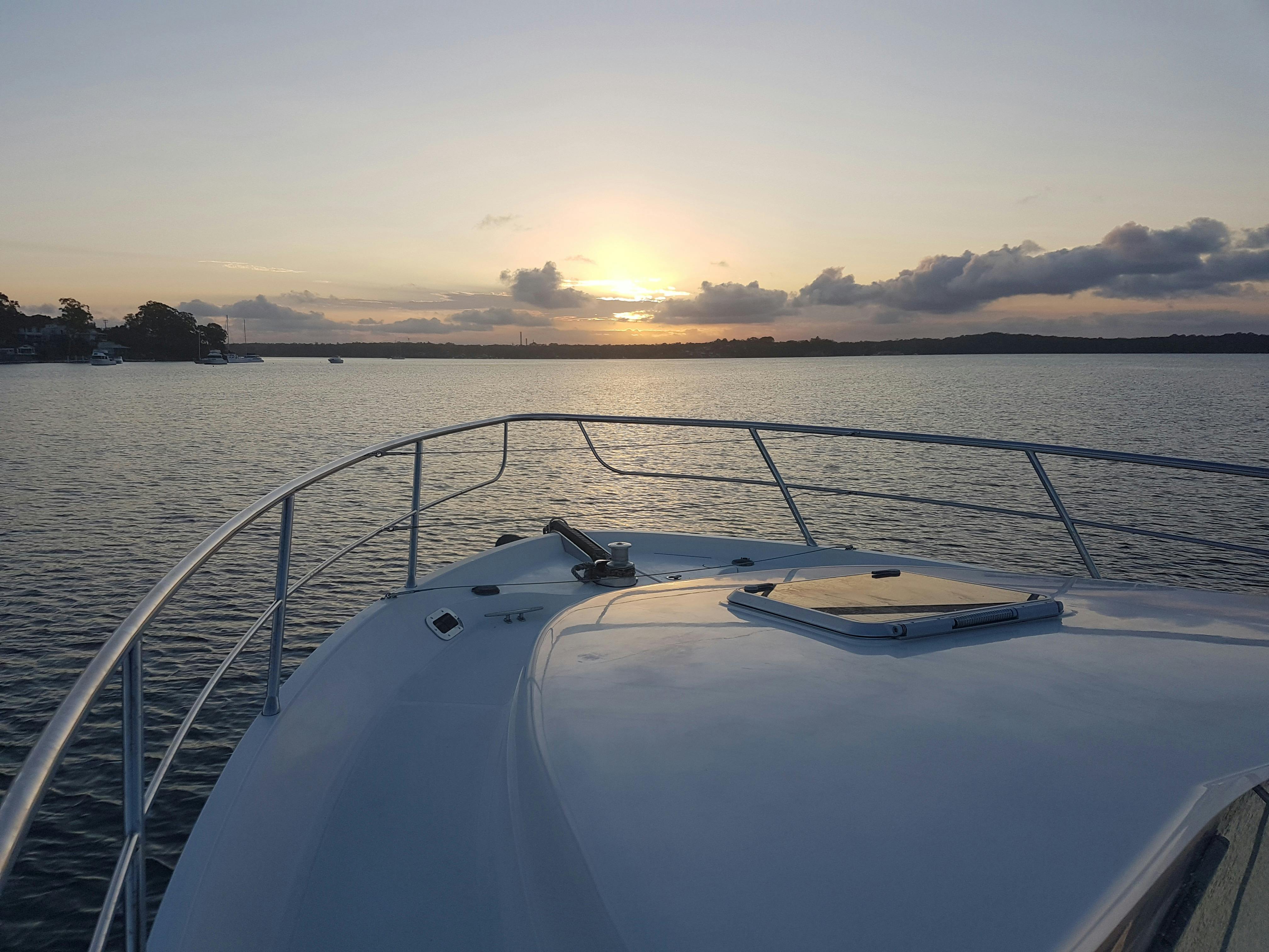 Cruise lake macquarie