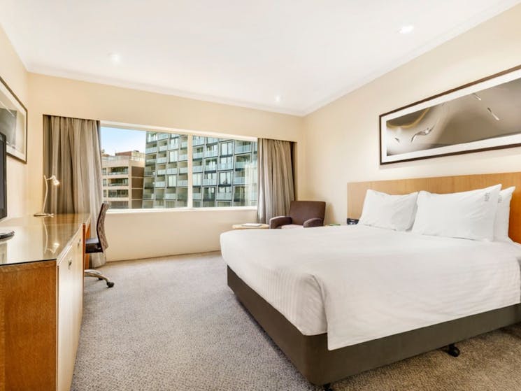 Queen Twin City View Room at Holiday Inn Potts Point